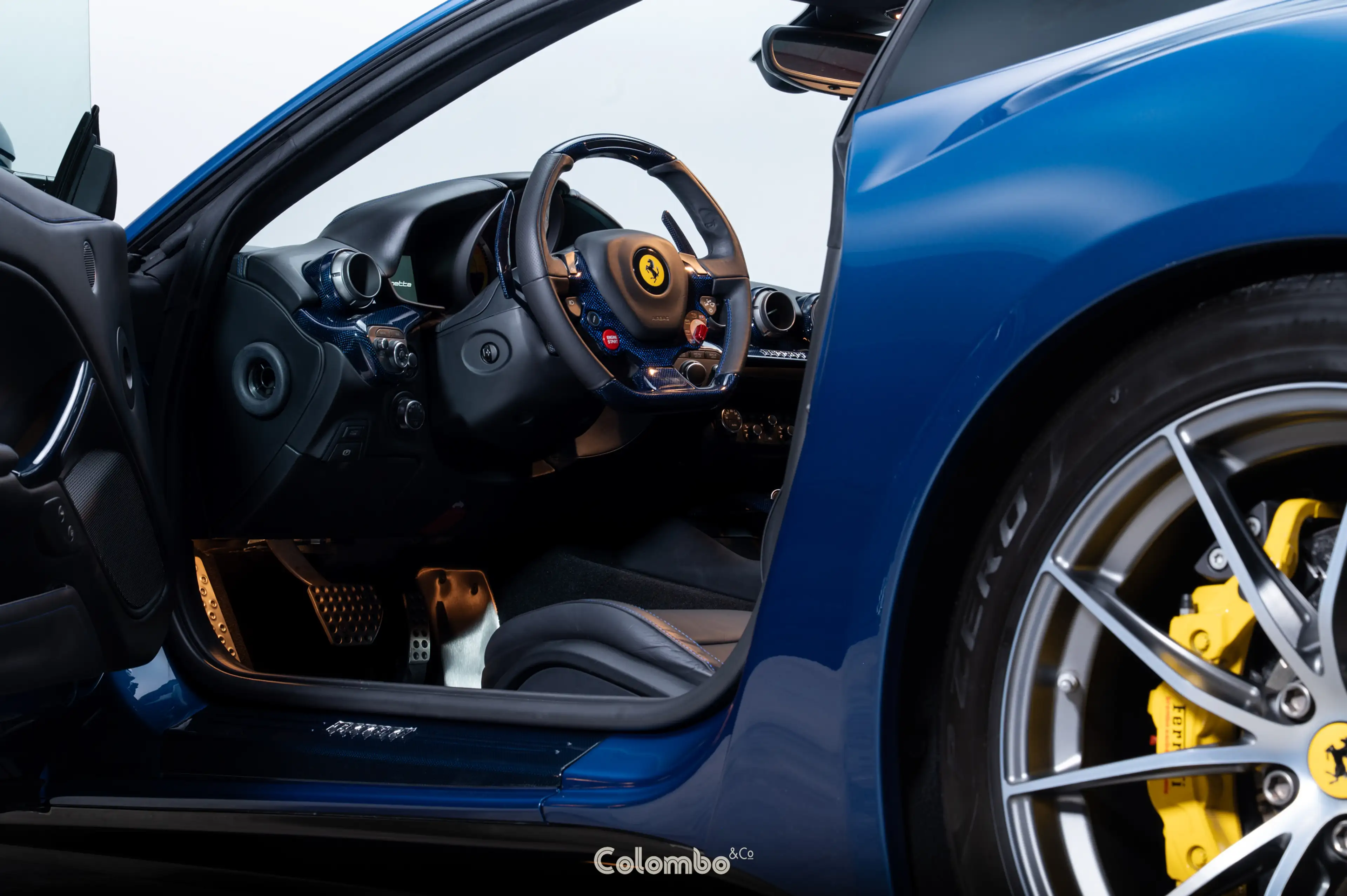 Ferrari F12 Tailor made - Blue Carbon interior trim — photo 5
