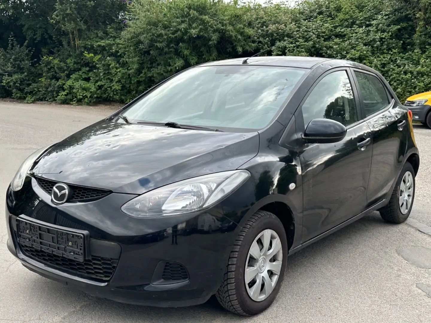 Mazda 2 Lim. 1.3 Impuls Klima  4/5 Türer Černá - 1
