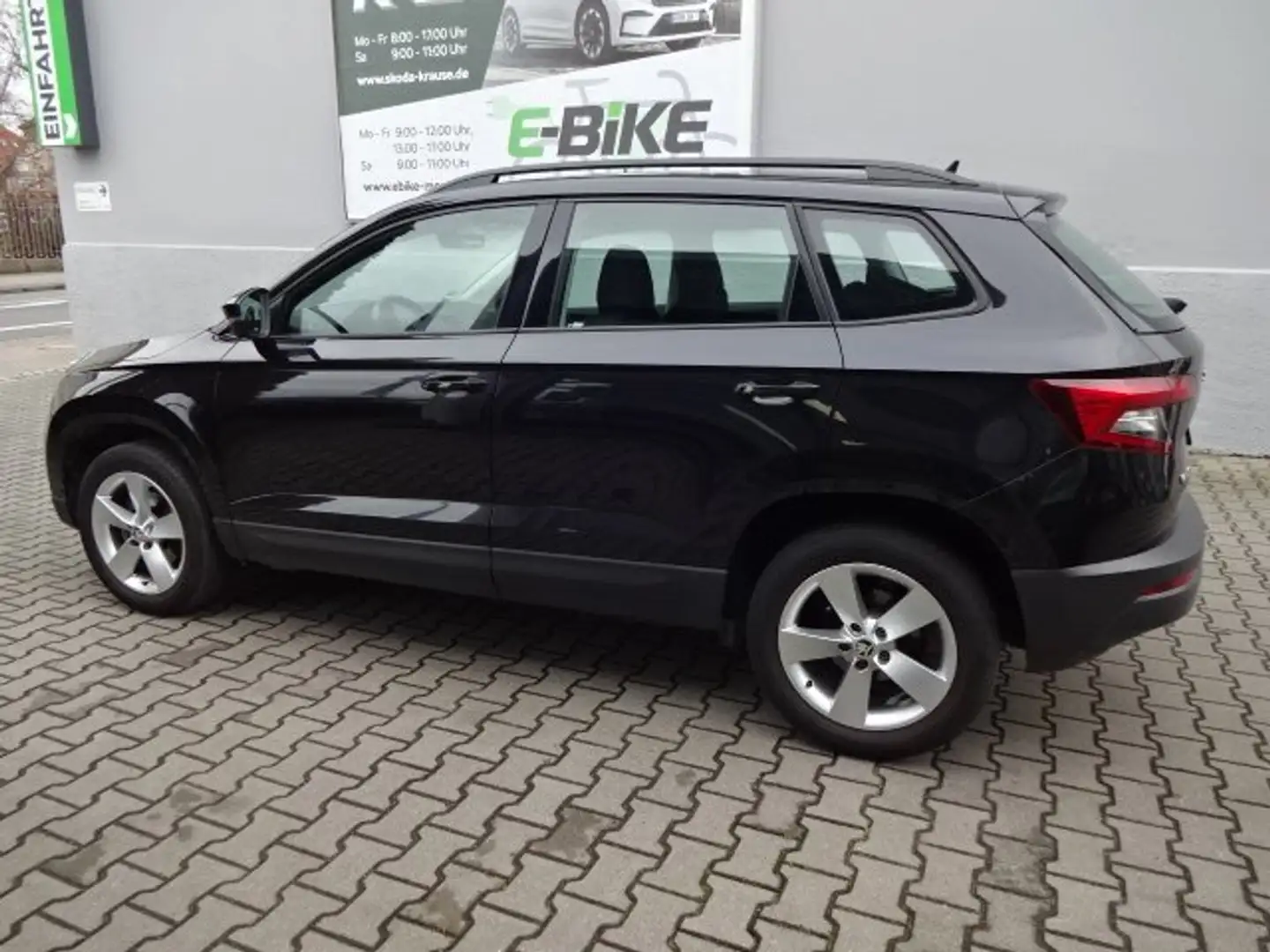 Skoda Karoq Ambition Schwarz - 1