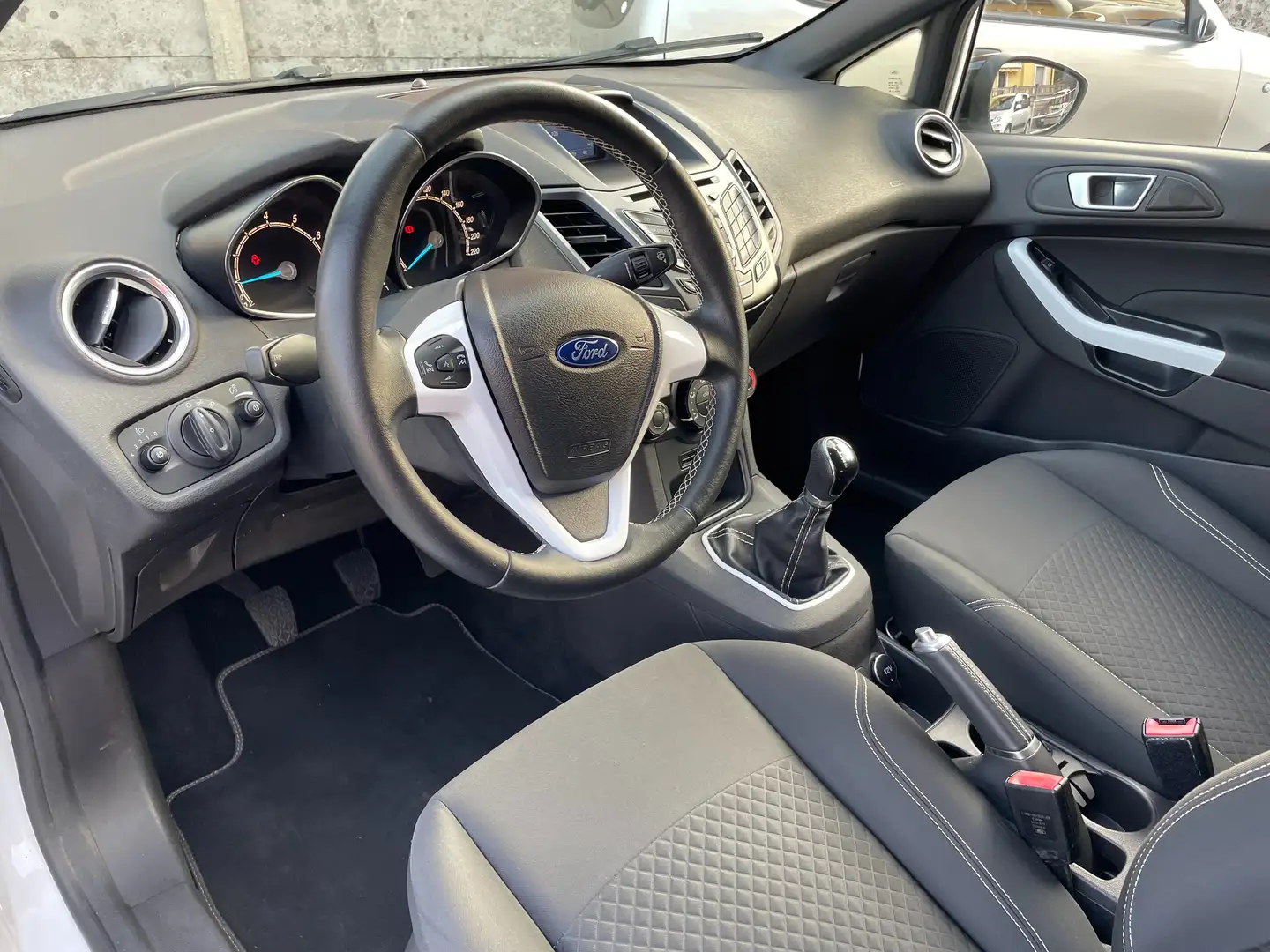 Ford Fiesta Fiesta 5p 1.2 Black&White NEOPATENTATI Bianco - 2