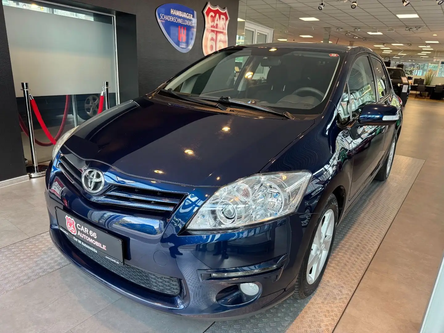 Toyota Auris Travel /  TÜV NEU Blau - 1