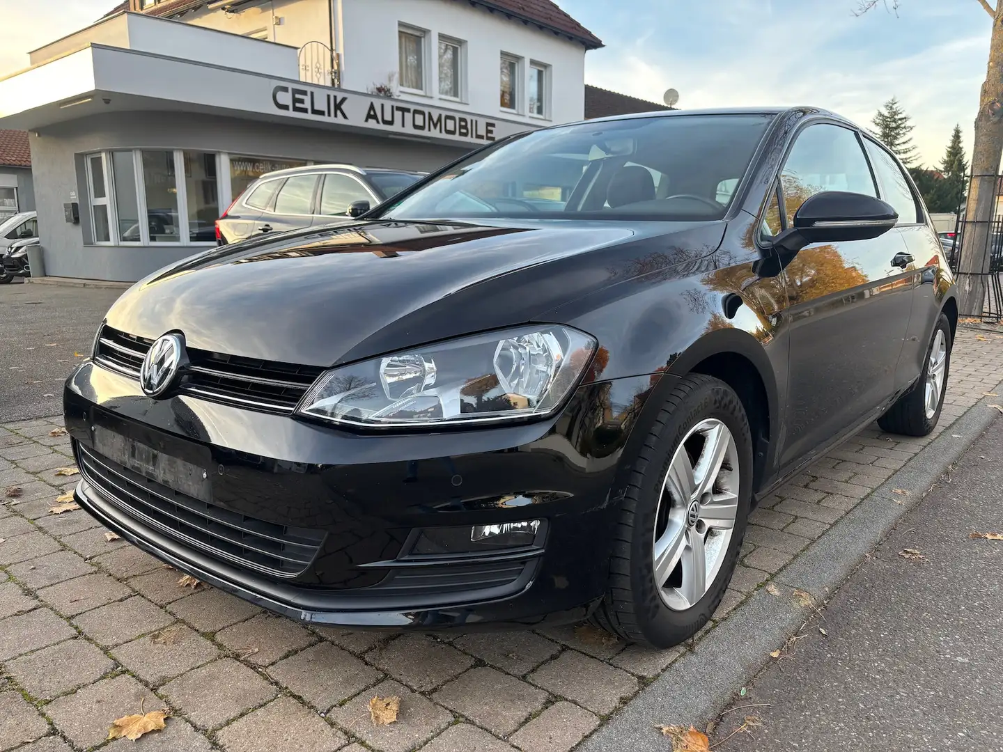 Volkswagen Golf VII 1.2 TSI Comfortline BMT Schwarz - 1