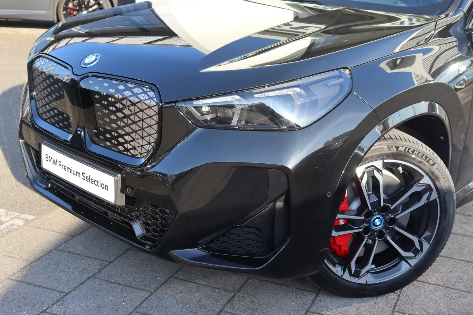 BMW iX1 eDrive20 High Executive M Sport / Memory Seats / H Noir - 2