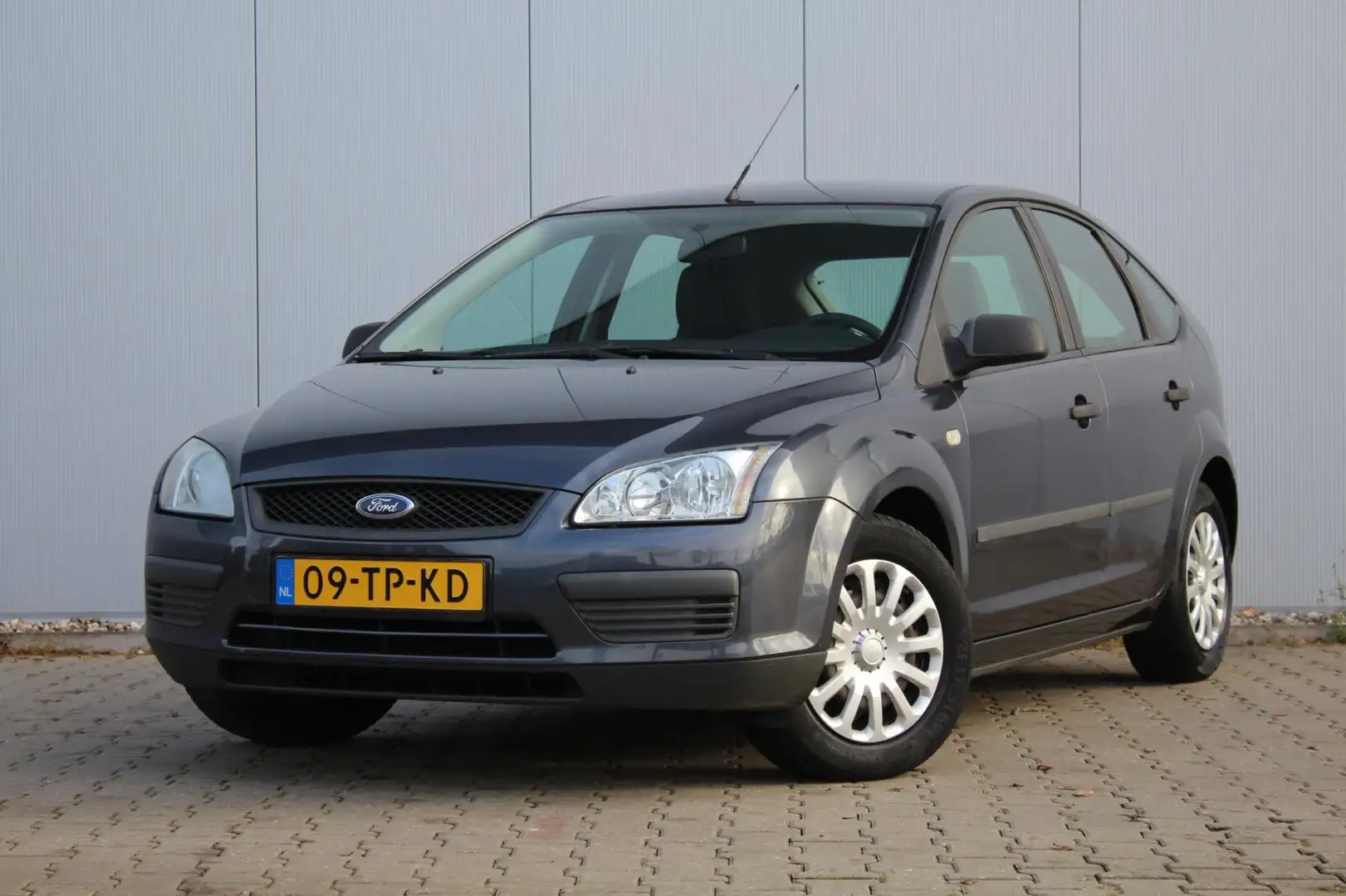 Ford Focus 1.4-16V Ambiente | 5 Deurs | Airco | Elektrische r Grau - 1