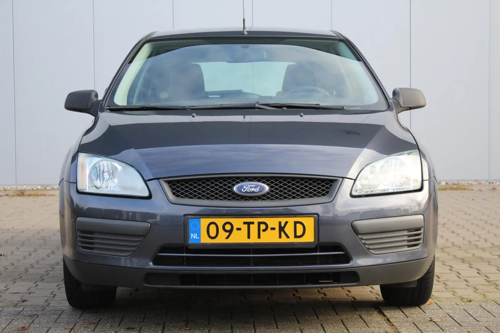 Ford Focus 1.4-16V Ambiente | 5 Deurs | Airco | Elektrische r Grau - 2
