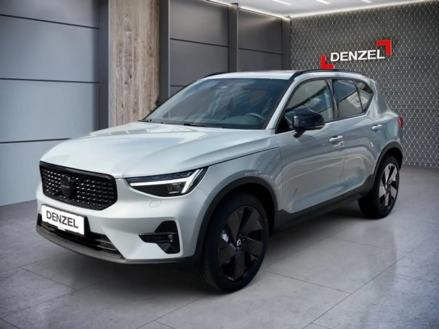 Volvo XC40 Black Edition Plus, B3 Mild Hybrid, Benzin Grau - 1