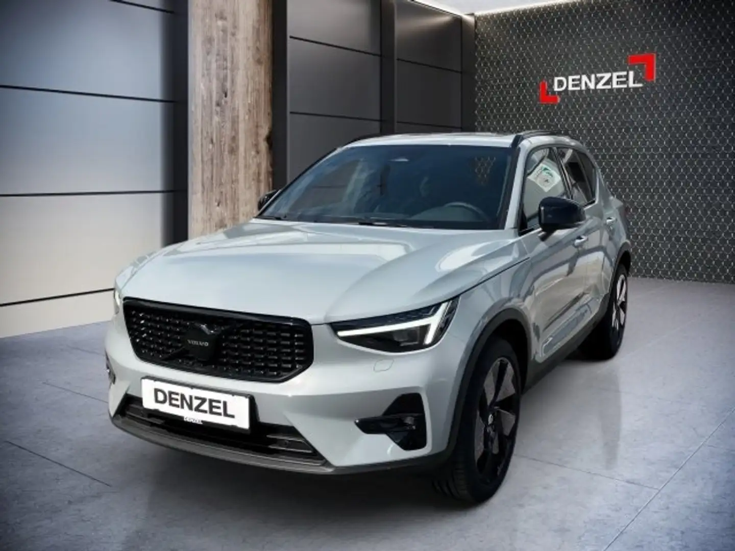 Volvo XC40 Black Edition Plus, B3 Mild Hybrid, Benzin Grau - 2