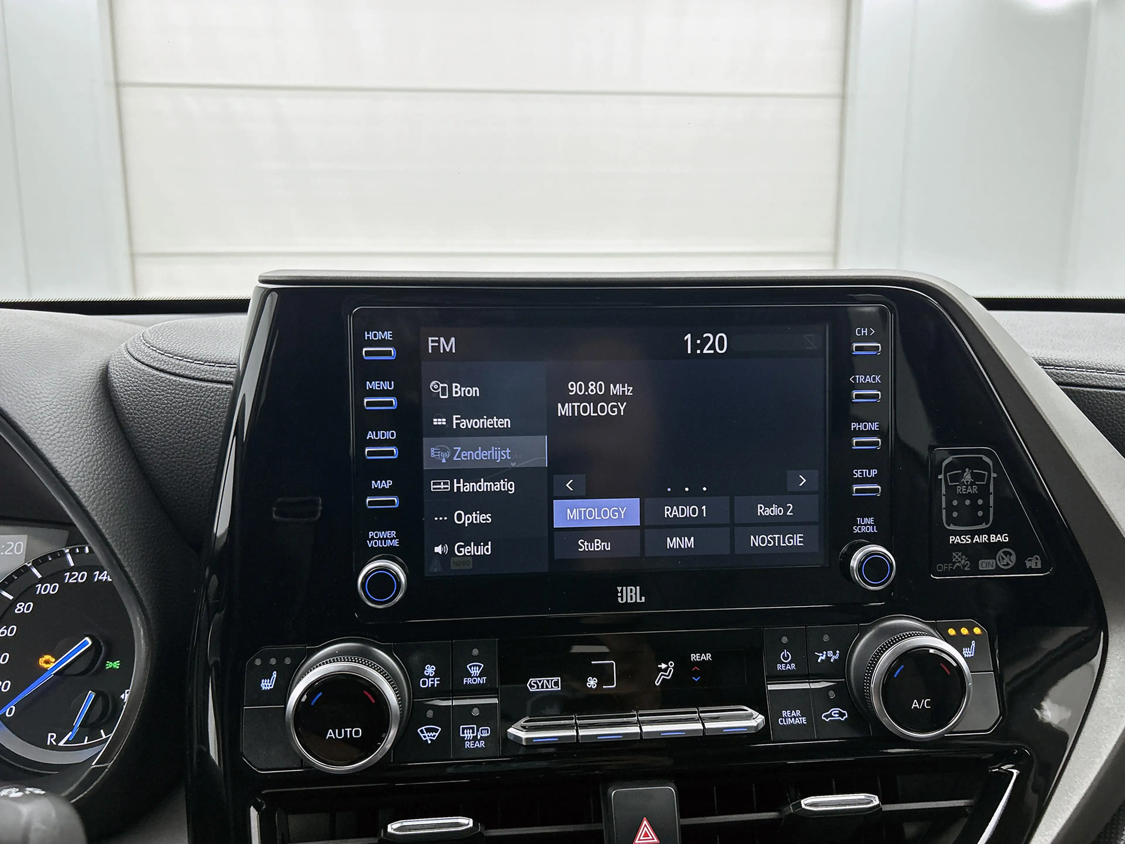 Toyota Highlander 2.5 AWD Hybrid Executive — photo 11