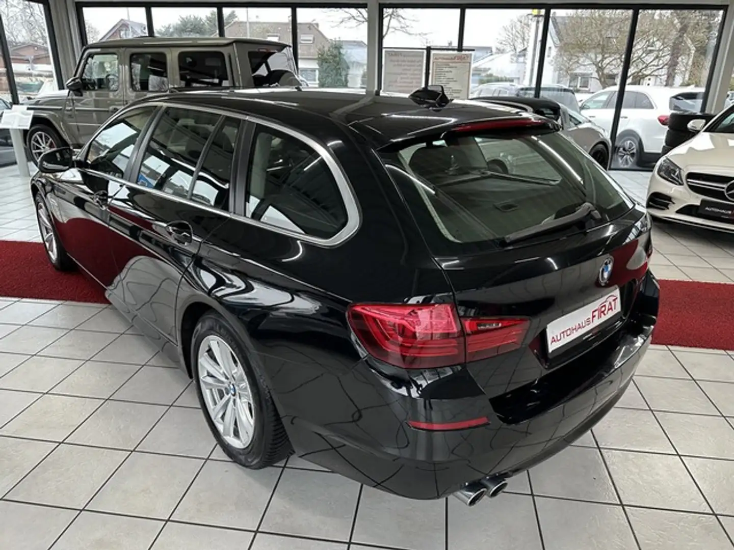 BMW 520 d Touring Panorama SD+Navi+Alu+8-Fach Bereift Noir - 2