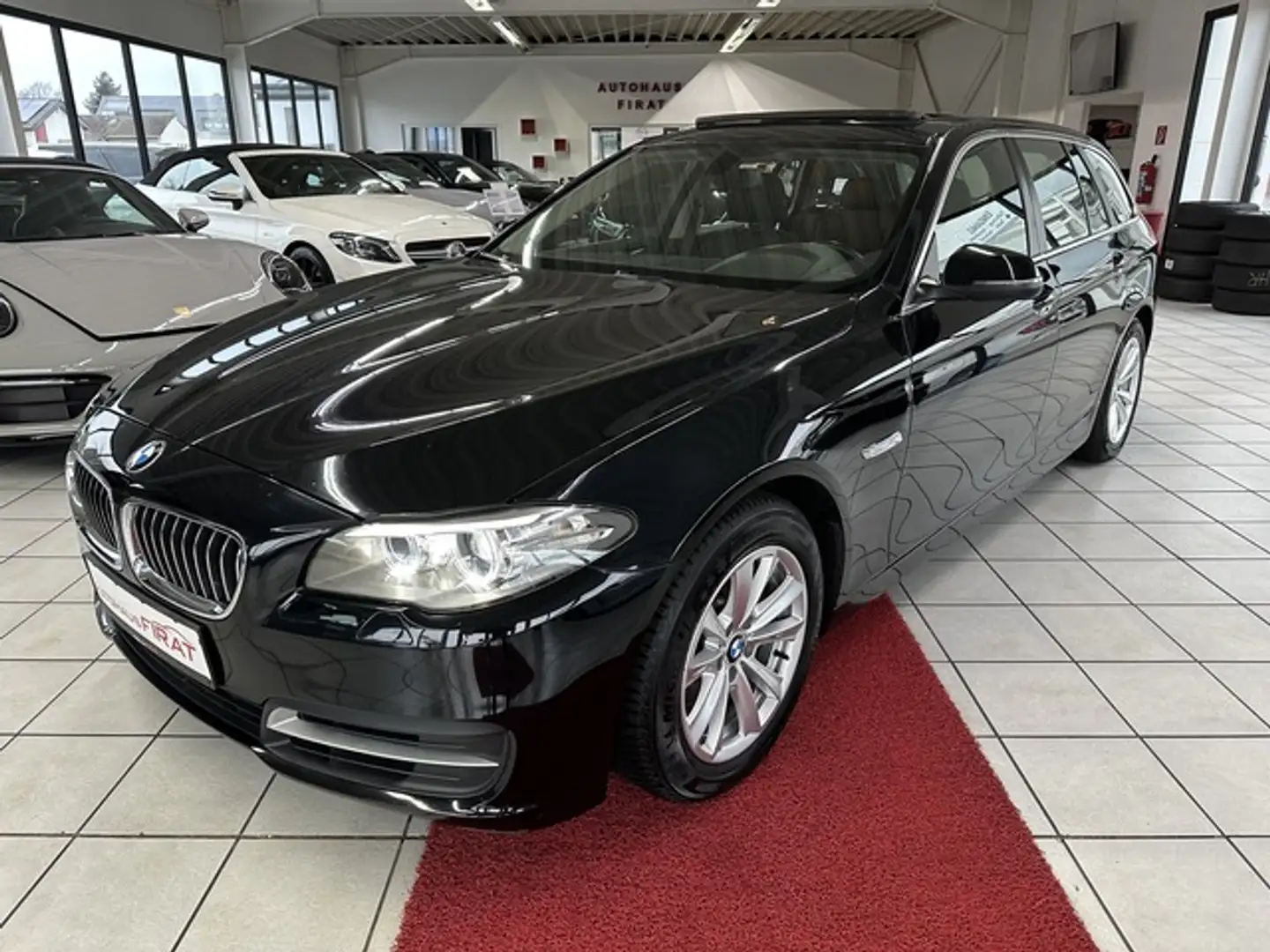 BMW 520 d Touring Panorama SD+Navi+Alu+8-Fach Bereift Negro - 1