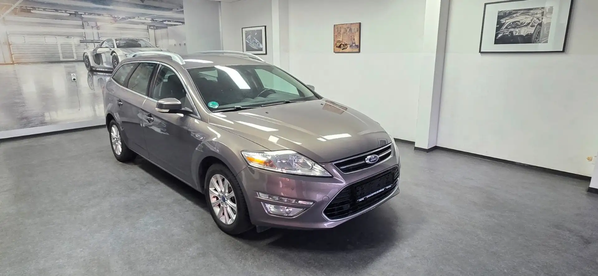 Ford Mondeo 1,6 Titanium Turnier AHK TÜV 11/2027 Grau - 2