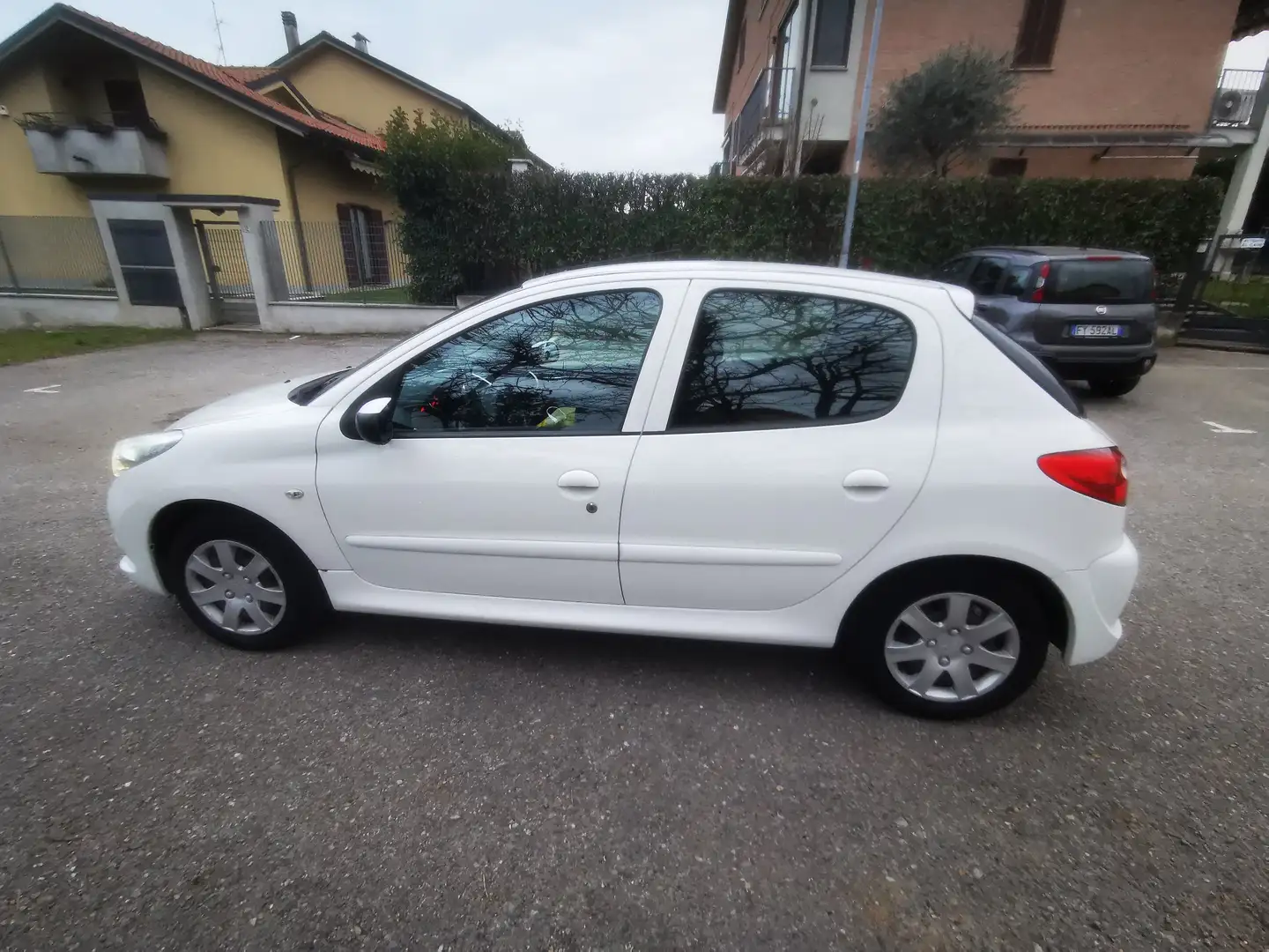 Peugeot 206 206 Plus Plus 5p 1.1 Urban eco-Gpl Bianco - 1