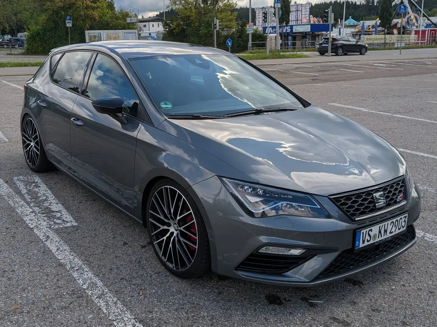 SEAT Leon Leon 2.0 TSI Start Grau - 1