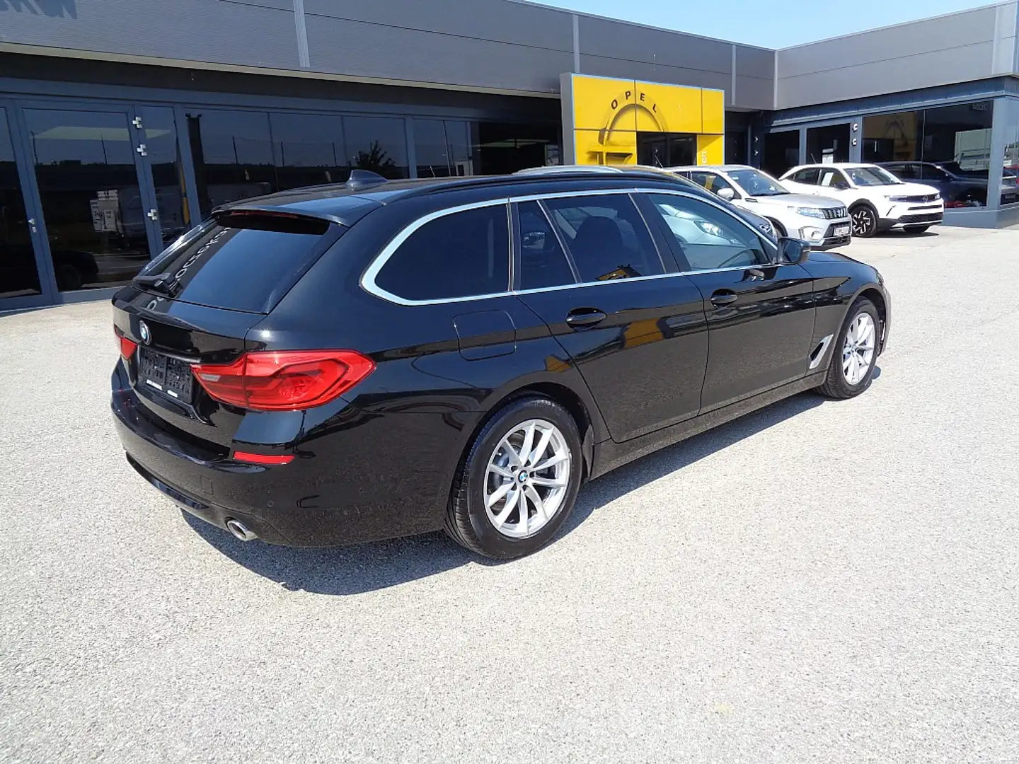 BMW 520 d xDrive Touring Aut. Schwarz - 2