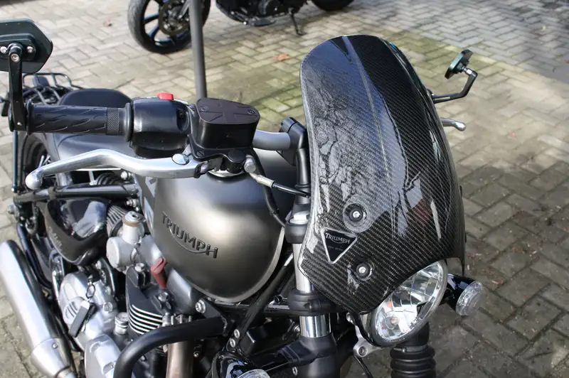 Triumph Bonneville Bobber - foto 4