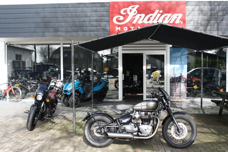 Triumph Bonneville Bobber - foto 2