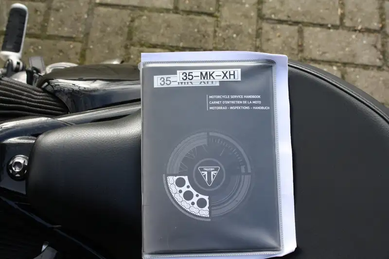 Triumph Bonneville Bobber - foto 8