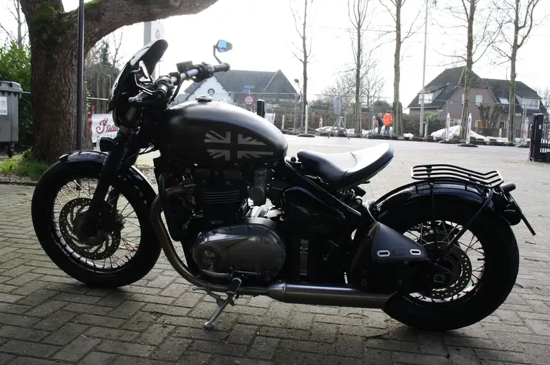 Triumph Bonneville Bobber - foto 5