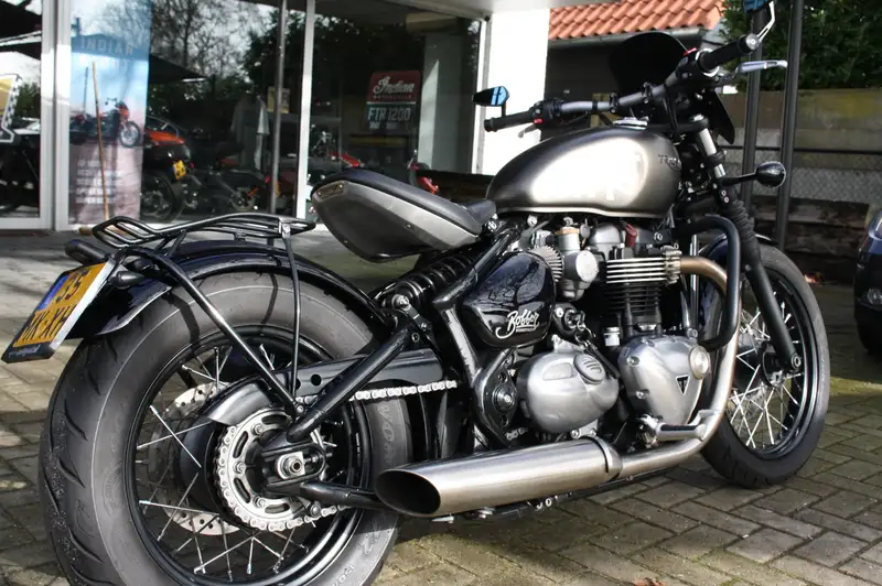 Triumph Bonneville Bobber - foto 3