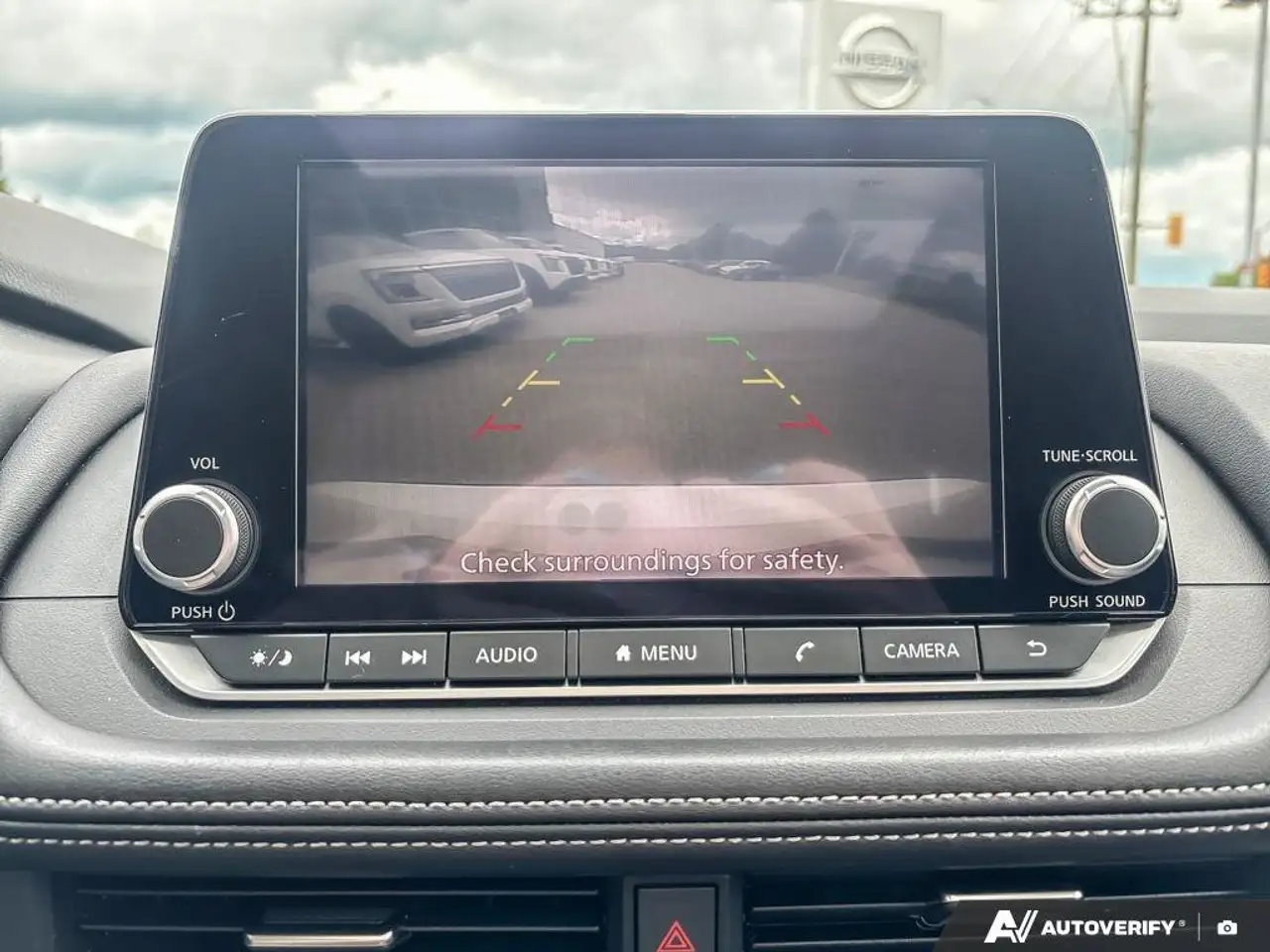Nissan Rogue снимка Nissan Rogue