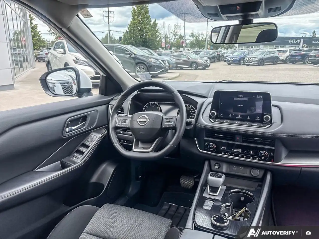Nissan Rogue снимка Nissan Rogue