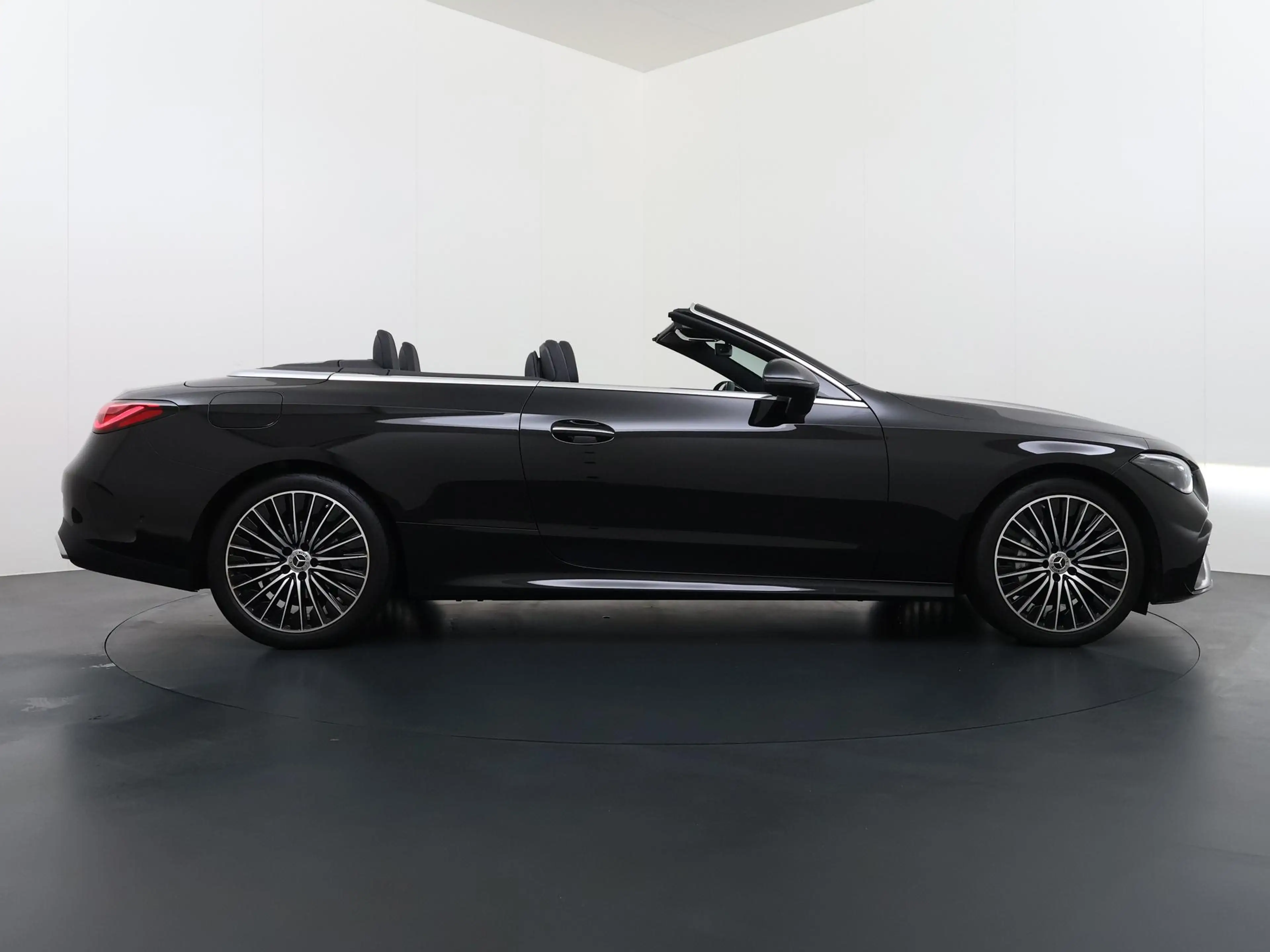 Mercedes-Benz CLE 200 Cabriolet CLE | AMG | Memory | Multispaaks — photo 3