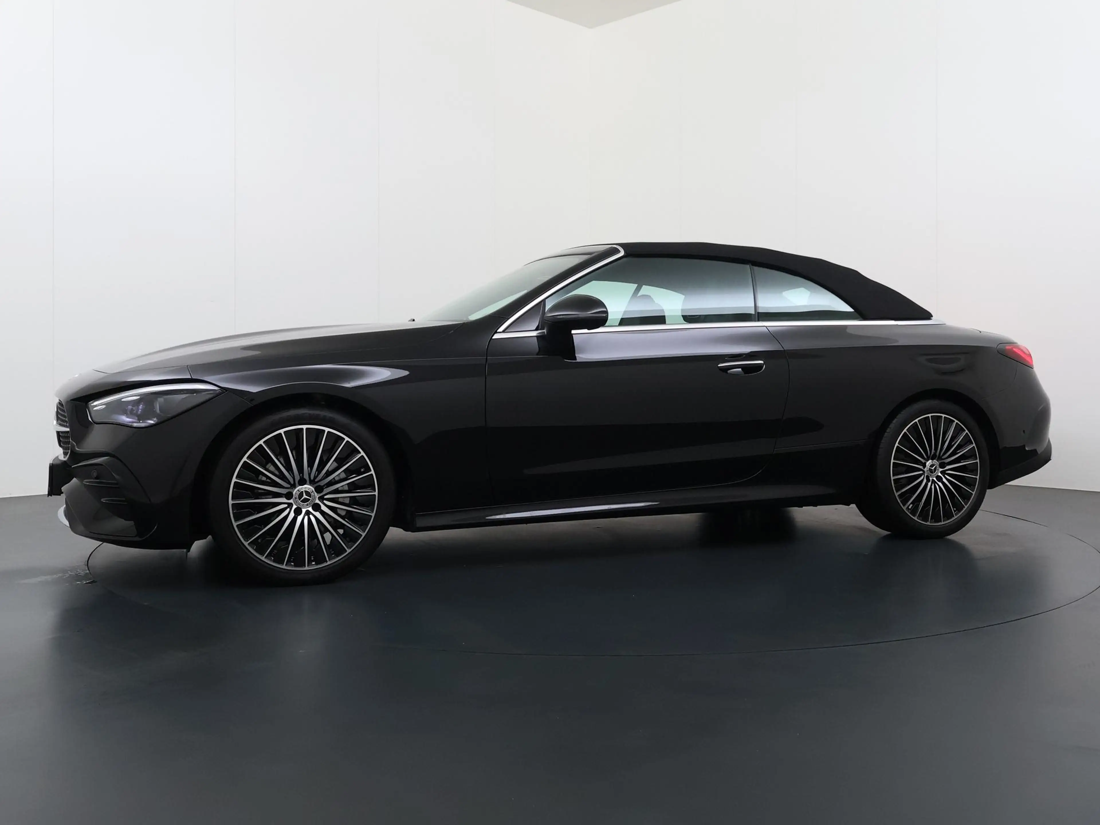 Mercedes-Benz CLE 200 Cabriolet CLE | AMG | Memory | Multispaaks — photo 6