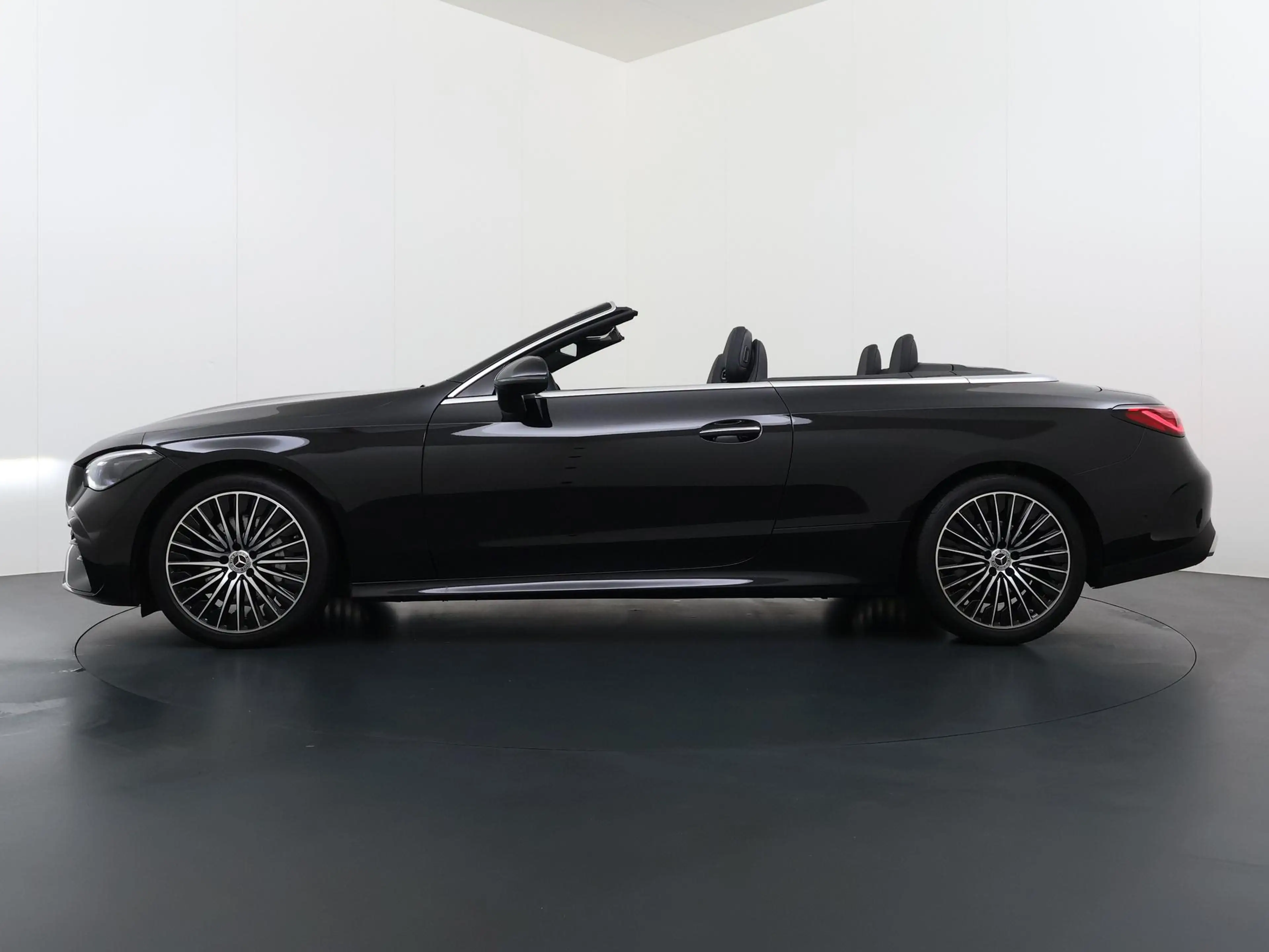 Mercedes-Benz CLE 200 Cabriolet CLE | AMG | Memory | Multispaaks — photo 5