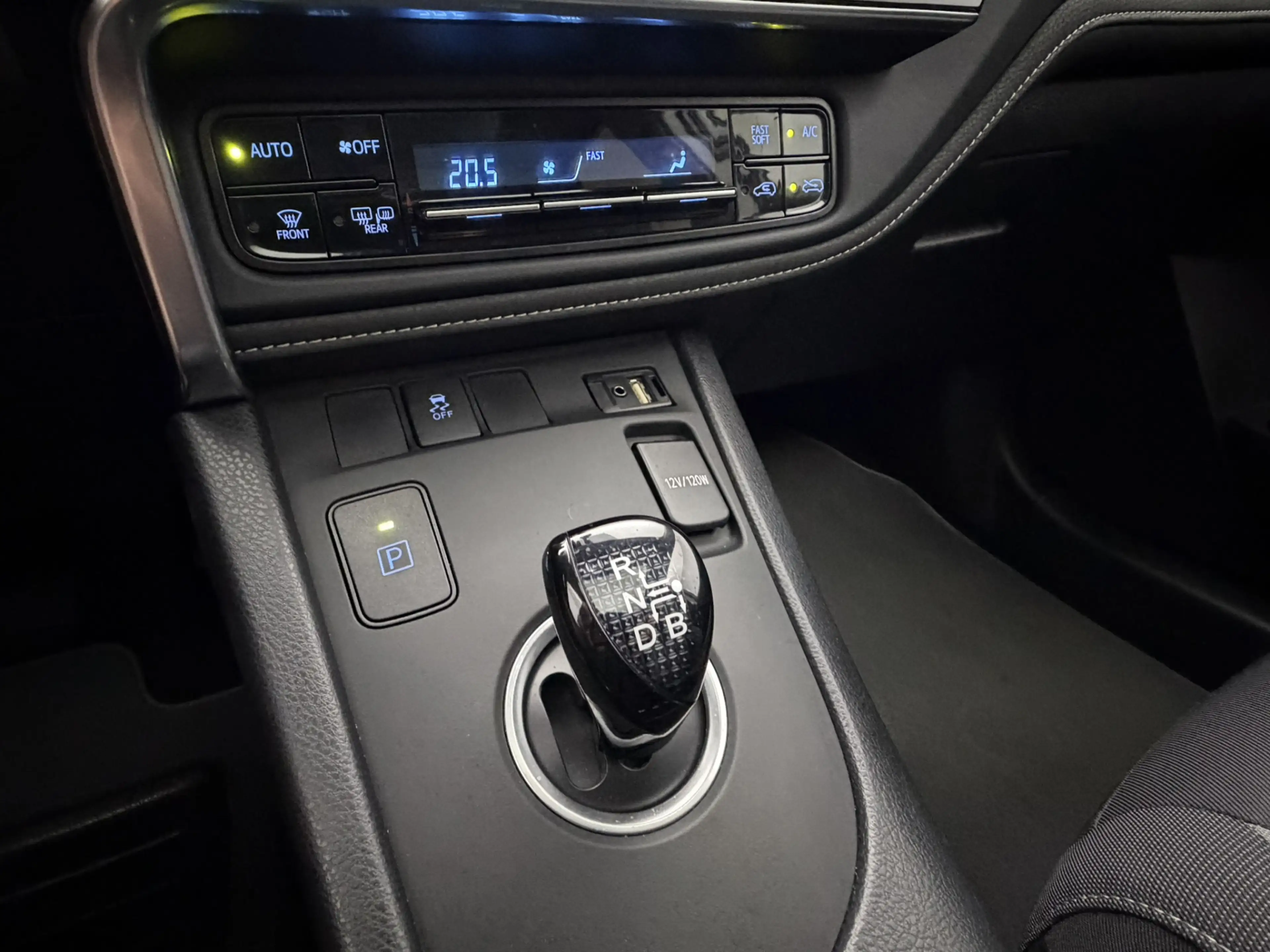 Toyota Auris 1.8 Hybrid Comfort | Fabrieksgarantie | Panoramada — photo 14
