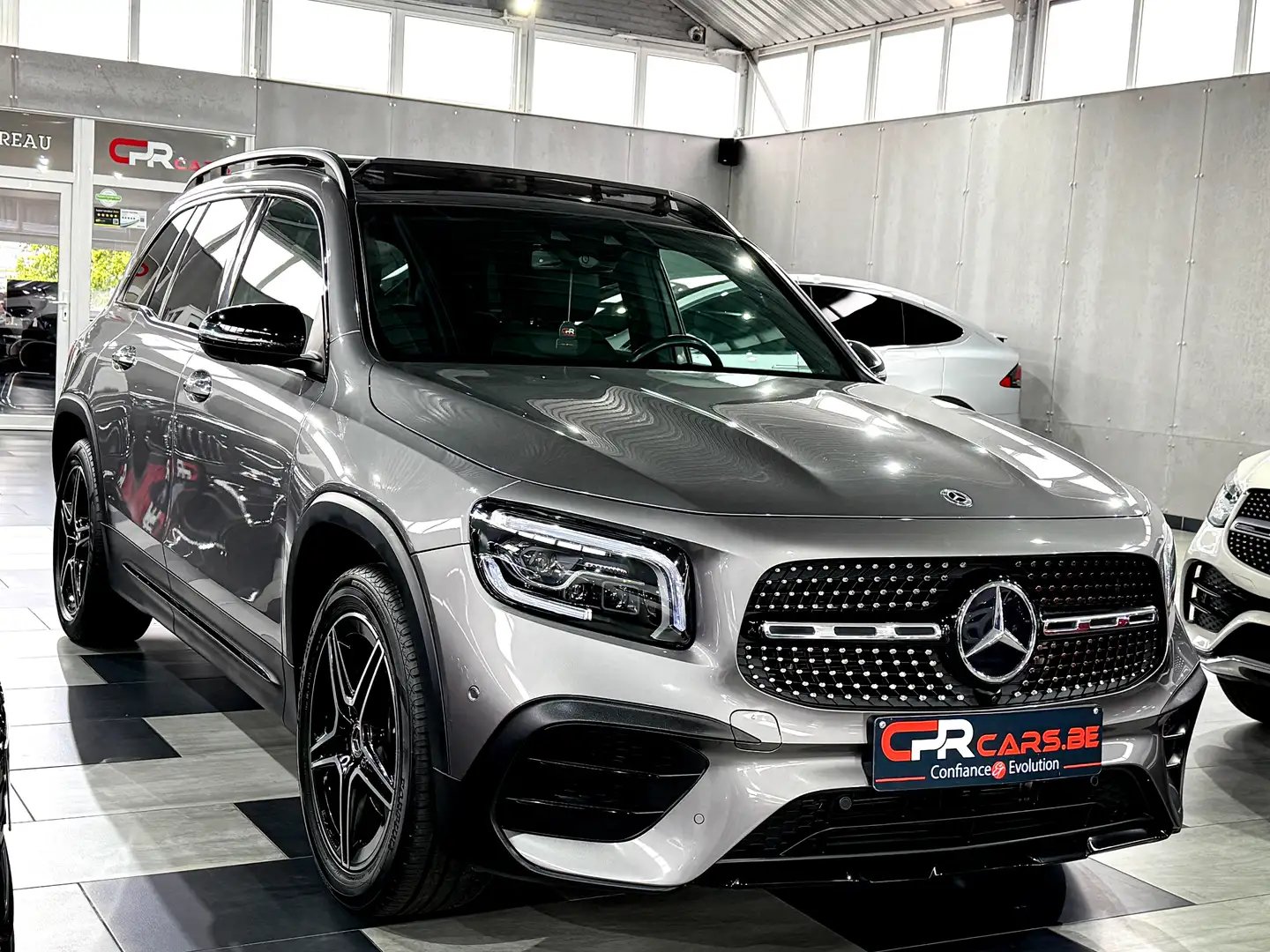Mercedes-Benz GLB 180 GLB 180 d AMG Line // RESERVER // RESERVED // Gris - 2