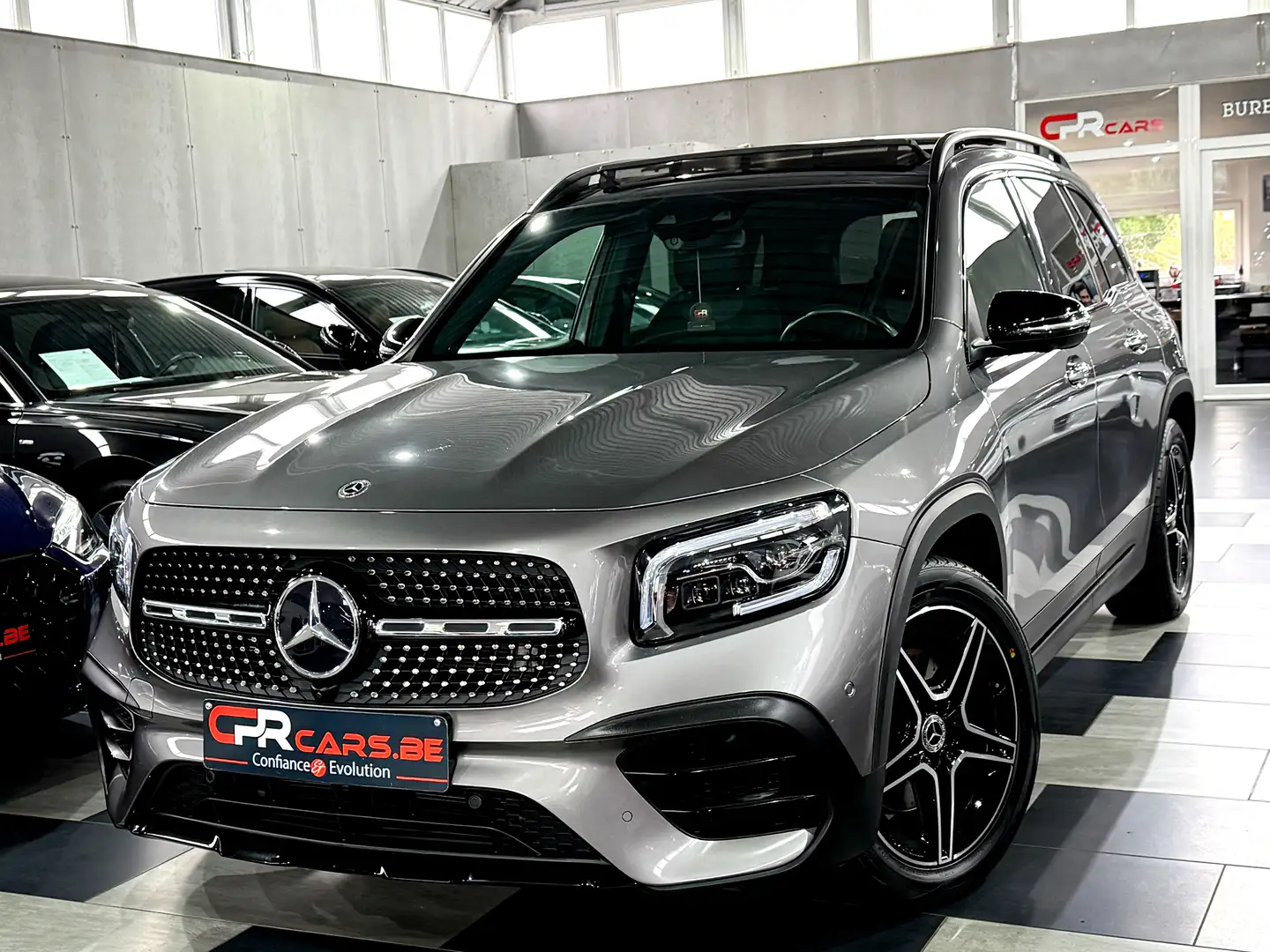 Mercedes-Benz GLB 180 GLB 180 d AMG Line // RESERVER // RESERVED // Gris - 1