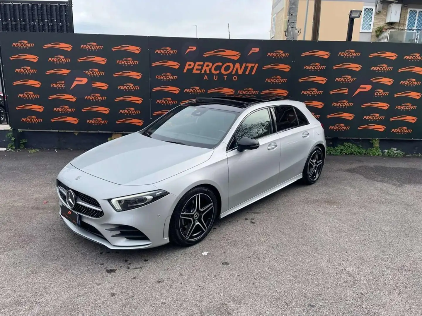 Mercedes-Benz 180 A  Automatic AMG CAMERA LED AMBIENTE PANO NAVI Argintiu - 1