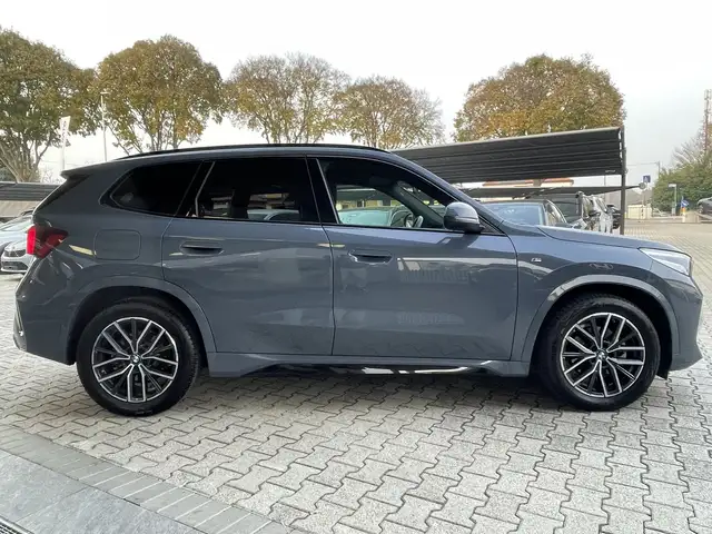BMW X1 view 4