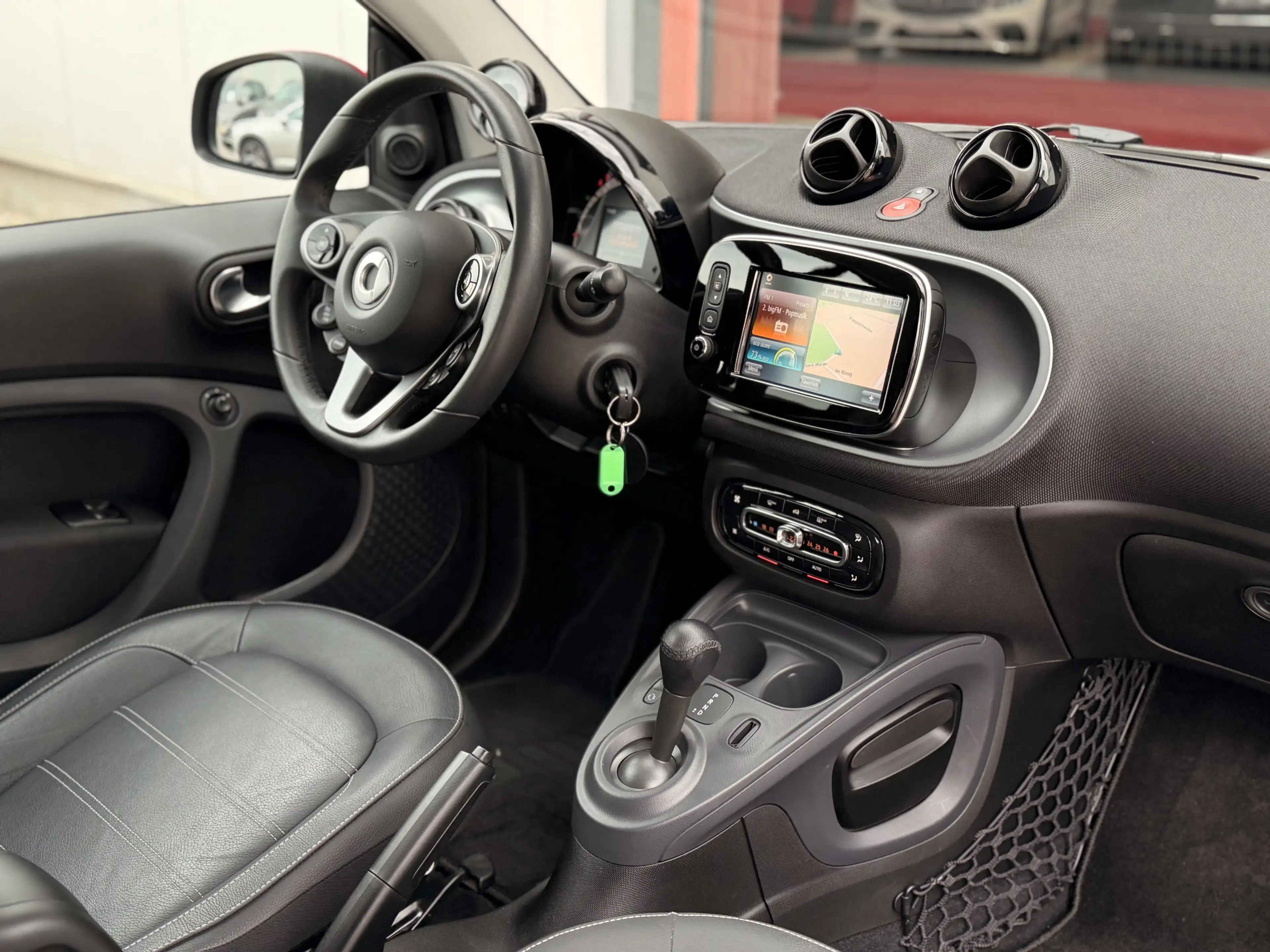 smart forTwo COO&MEDIA*LED*NAVI*PANO*TEMP*S-HEIZUNG — photo 10