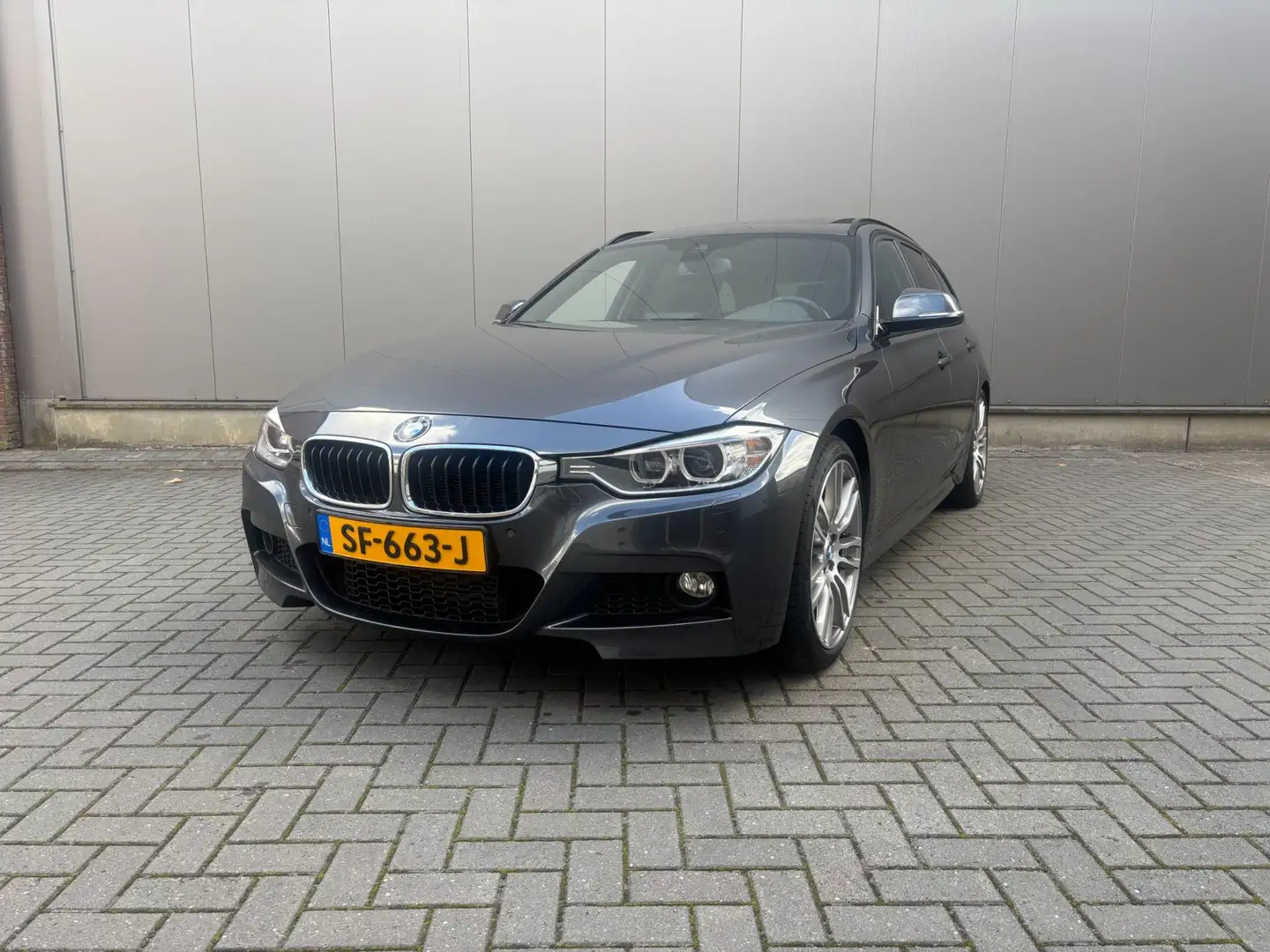 BMW 328 3-serie Touring 328i High Executive M-Sport Grau - 1