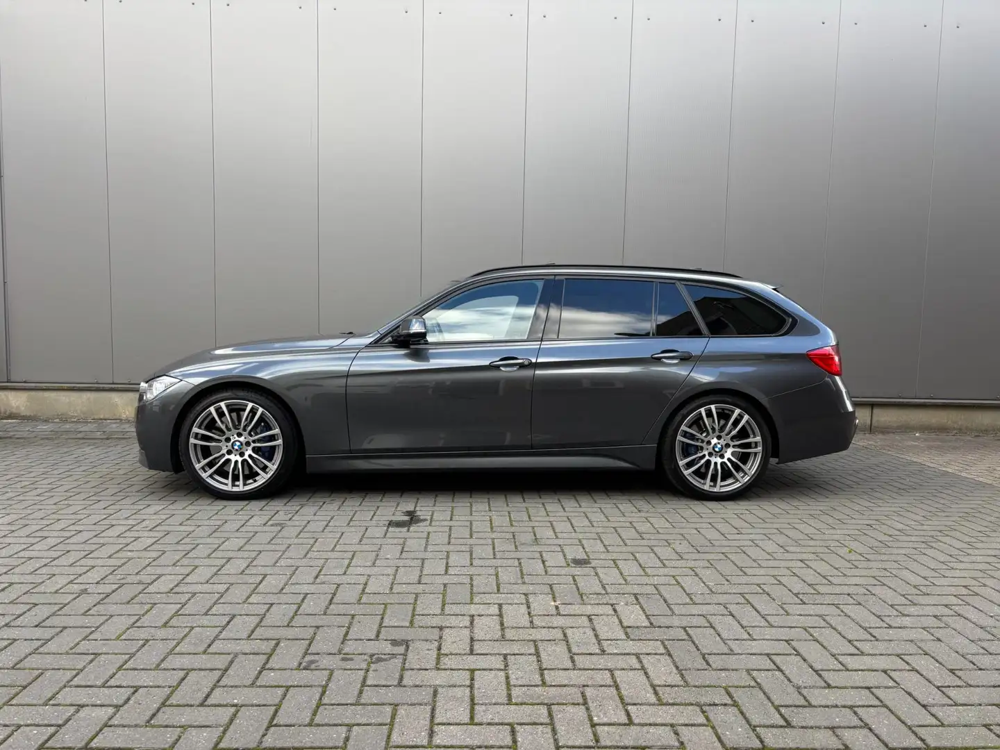 BMW 328 3-serie Touring 328i High Executive M-Sport Grau - 2