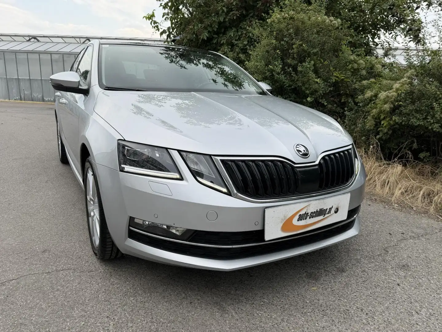 Skoda Octavia 1,5TSI Style LED ACC Pano Sportsitze Navi 1.Besitz Grau - 1