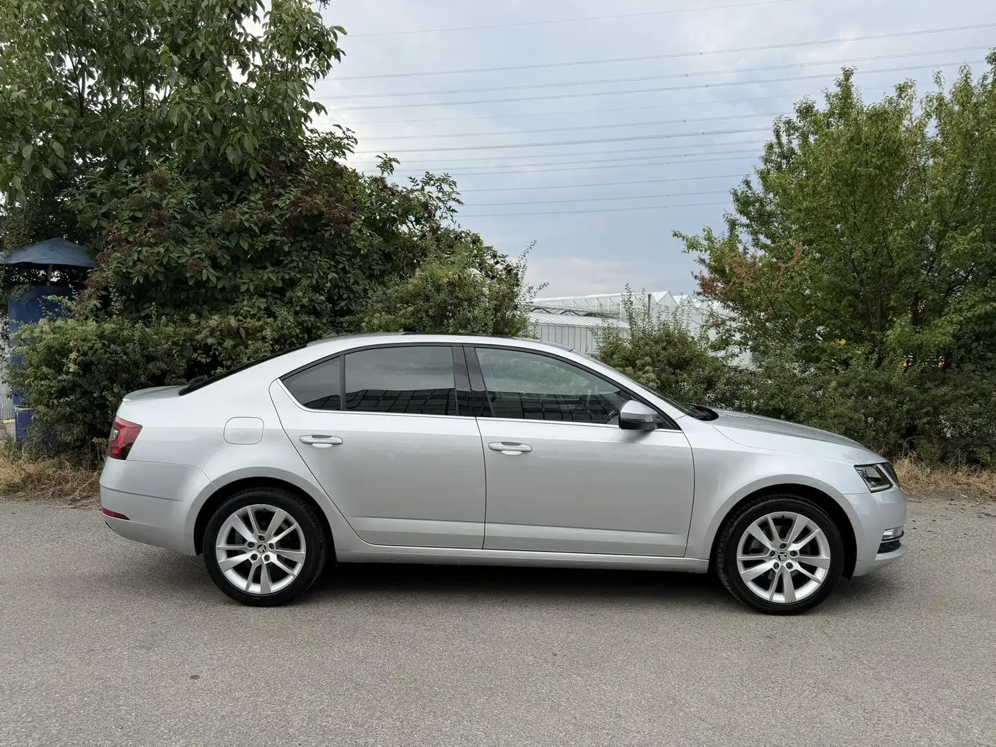 Skoda Octavia 1,5TSI Style LED ACC Pano Sportsitze Navi 1.Besitz Grau - 2