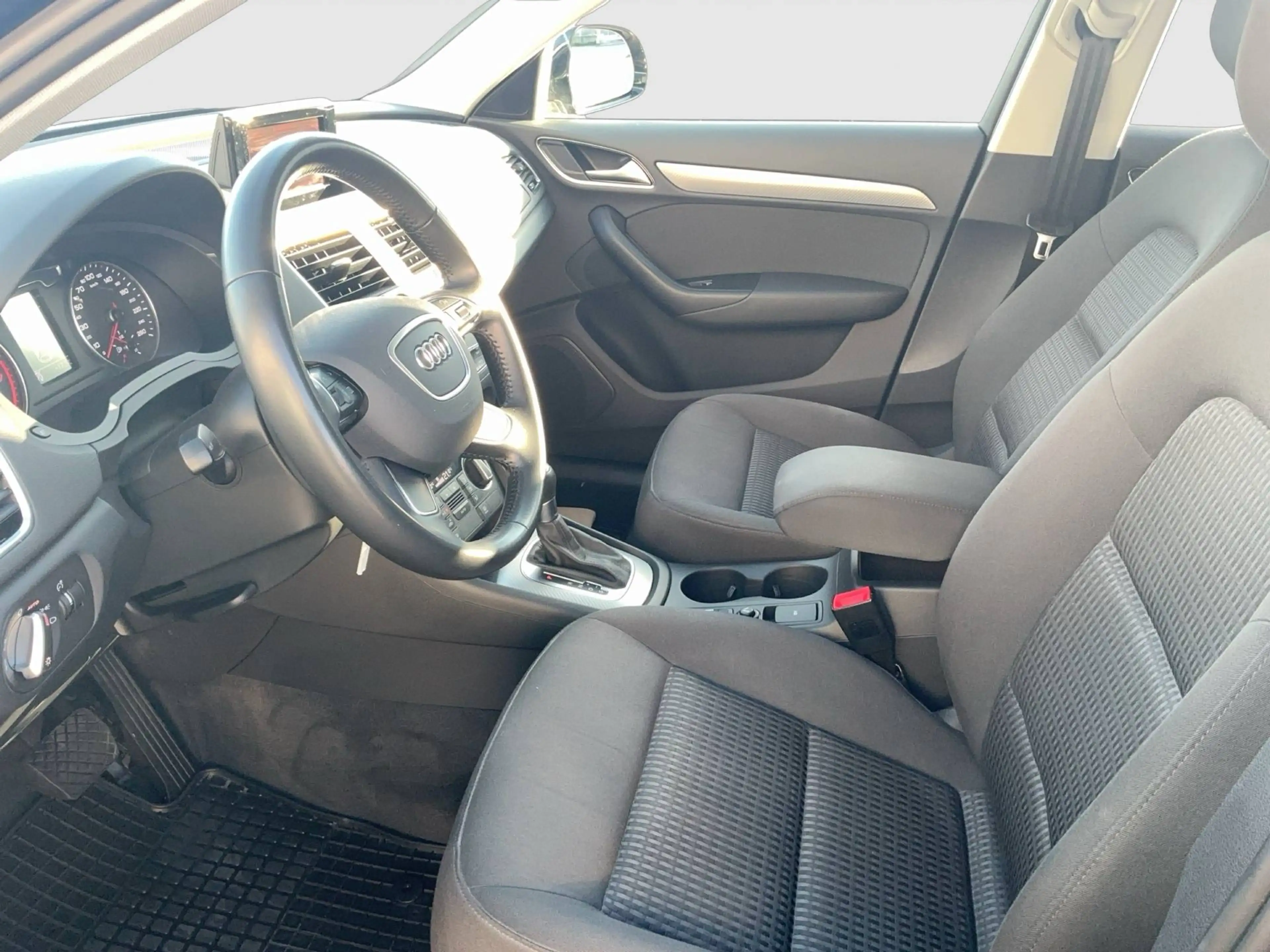 Audi Q3 design — photo 8