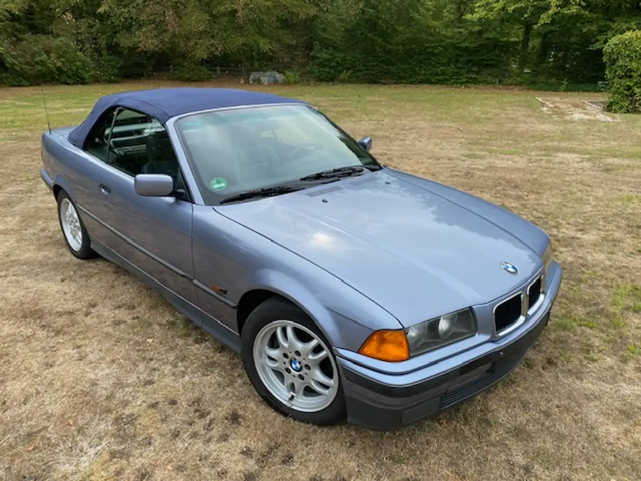 BMW 318i, foto 1