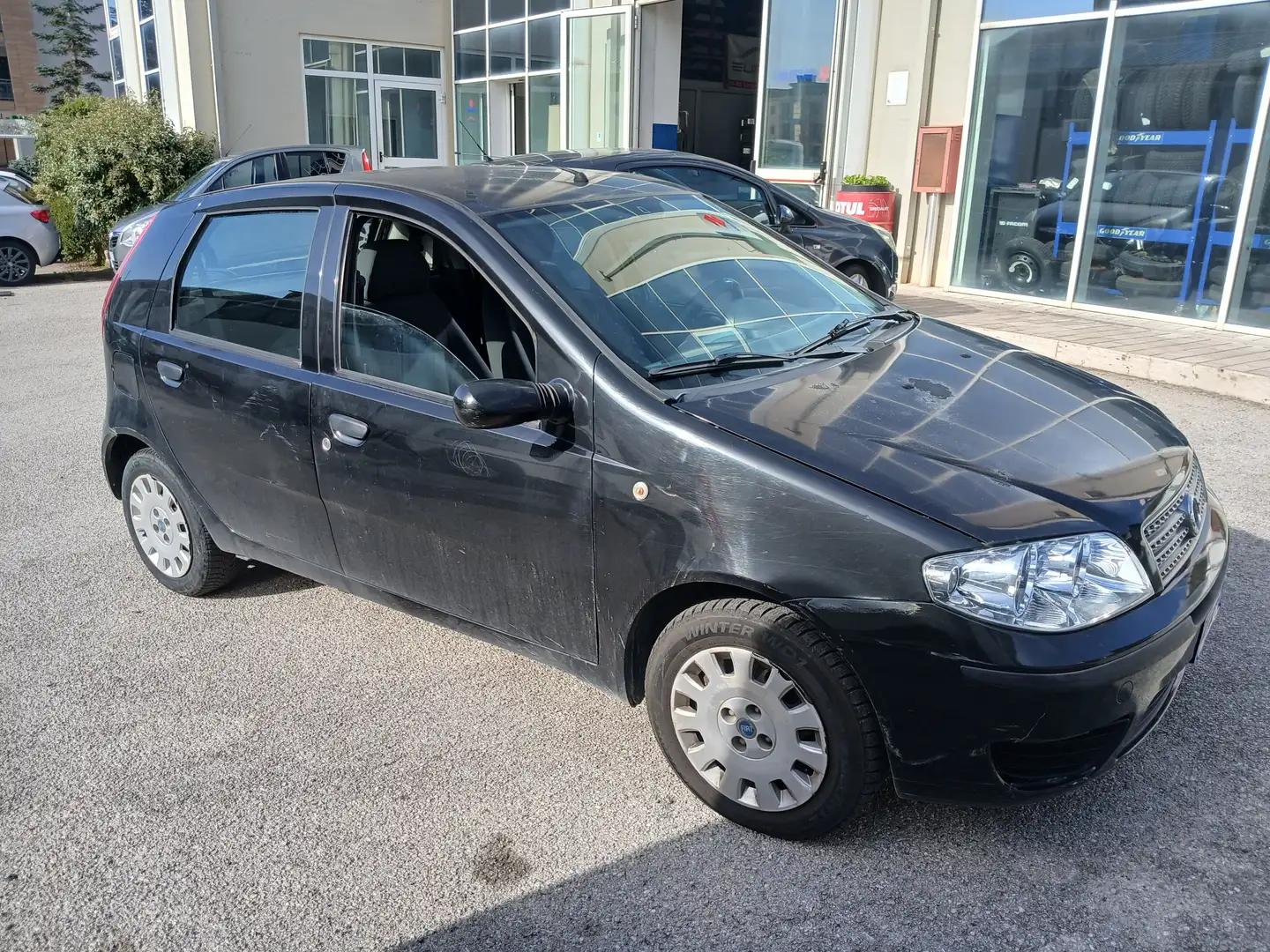 Fiat Punto 5p 1.3 mjt 16v Dynamic Чорний - 2
