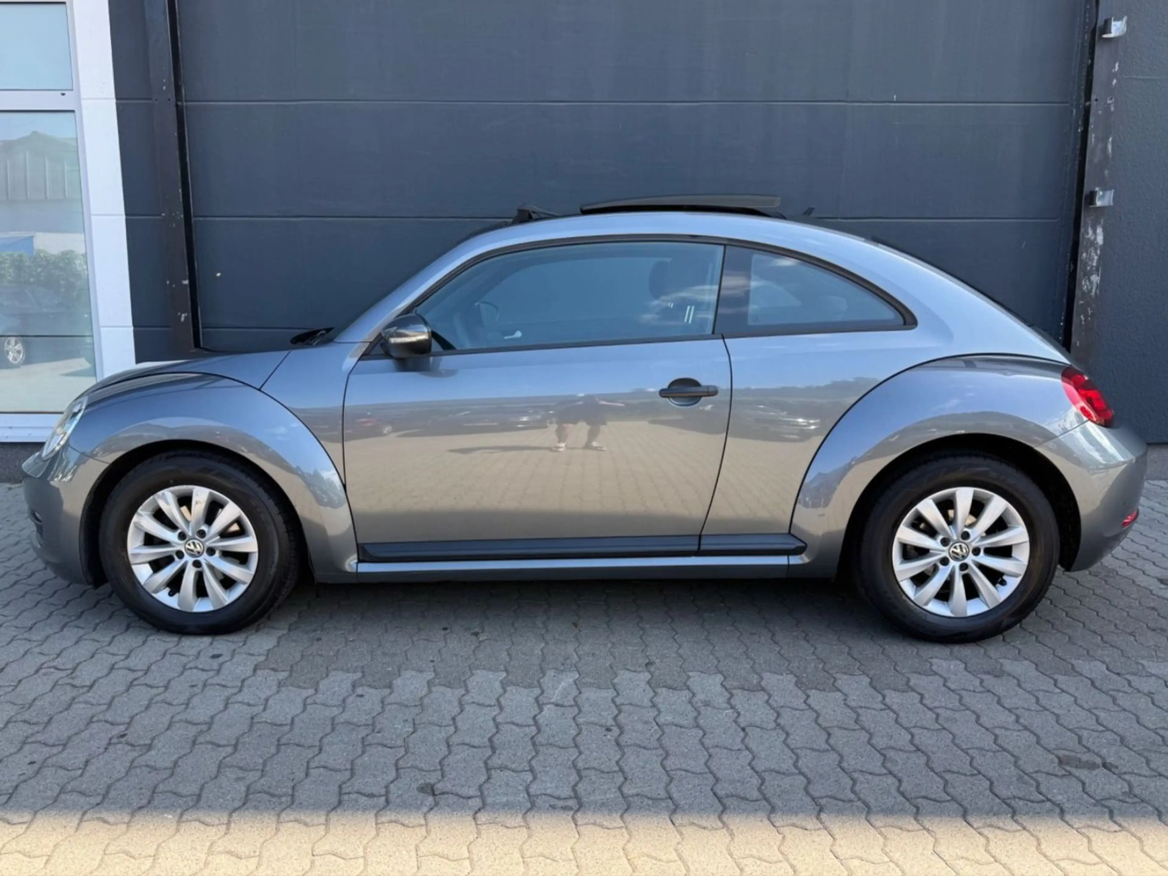 Volkswagen Beetle 1.6 TDI 1.Hand 105PS Panorama Klima Alus — photo 4