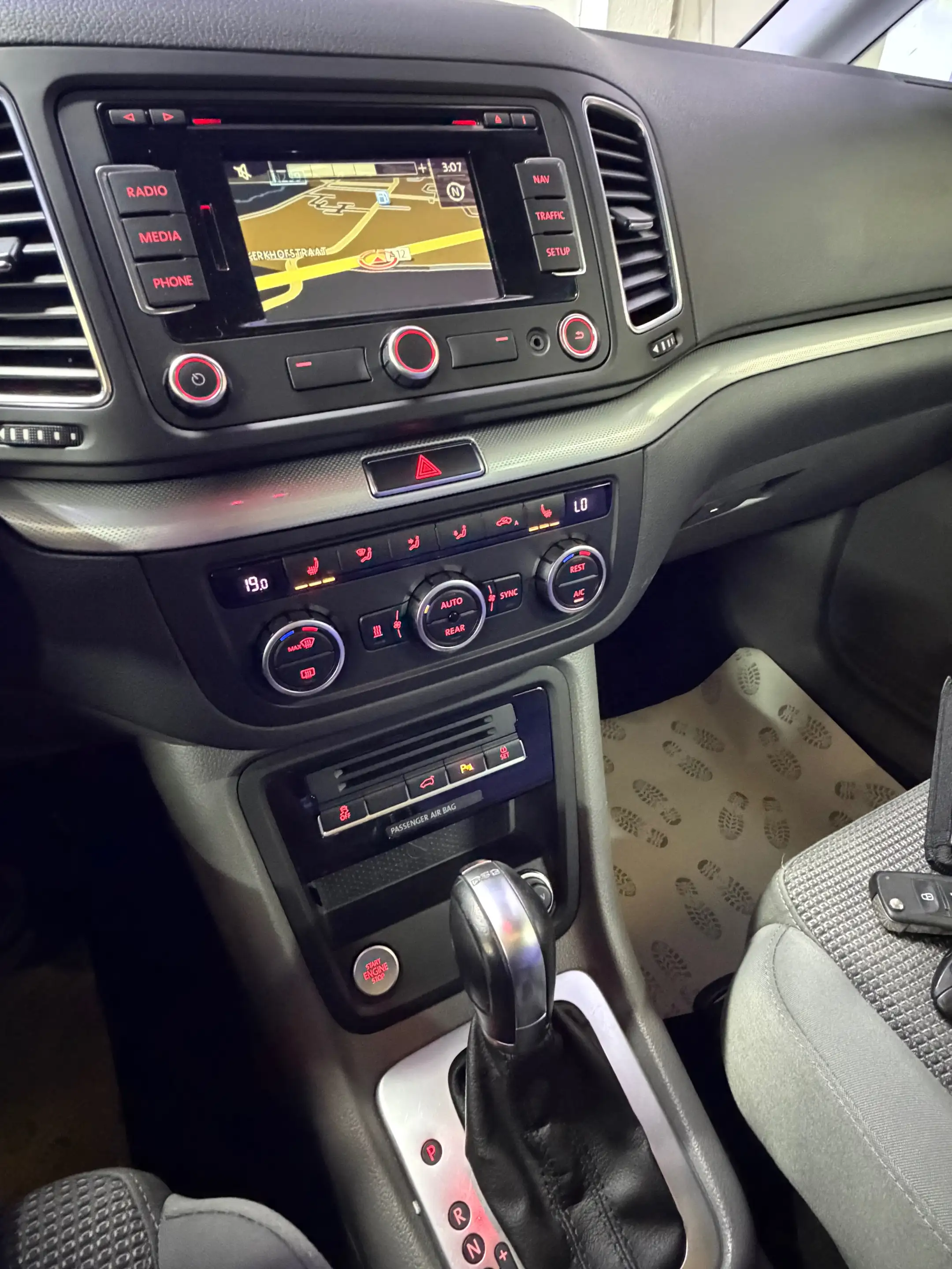 Volkswagen Sharan Sharan 2.0TSI DSG 7Places — photo 7