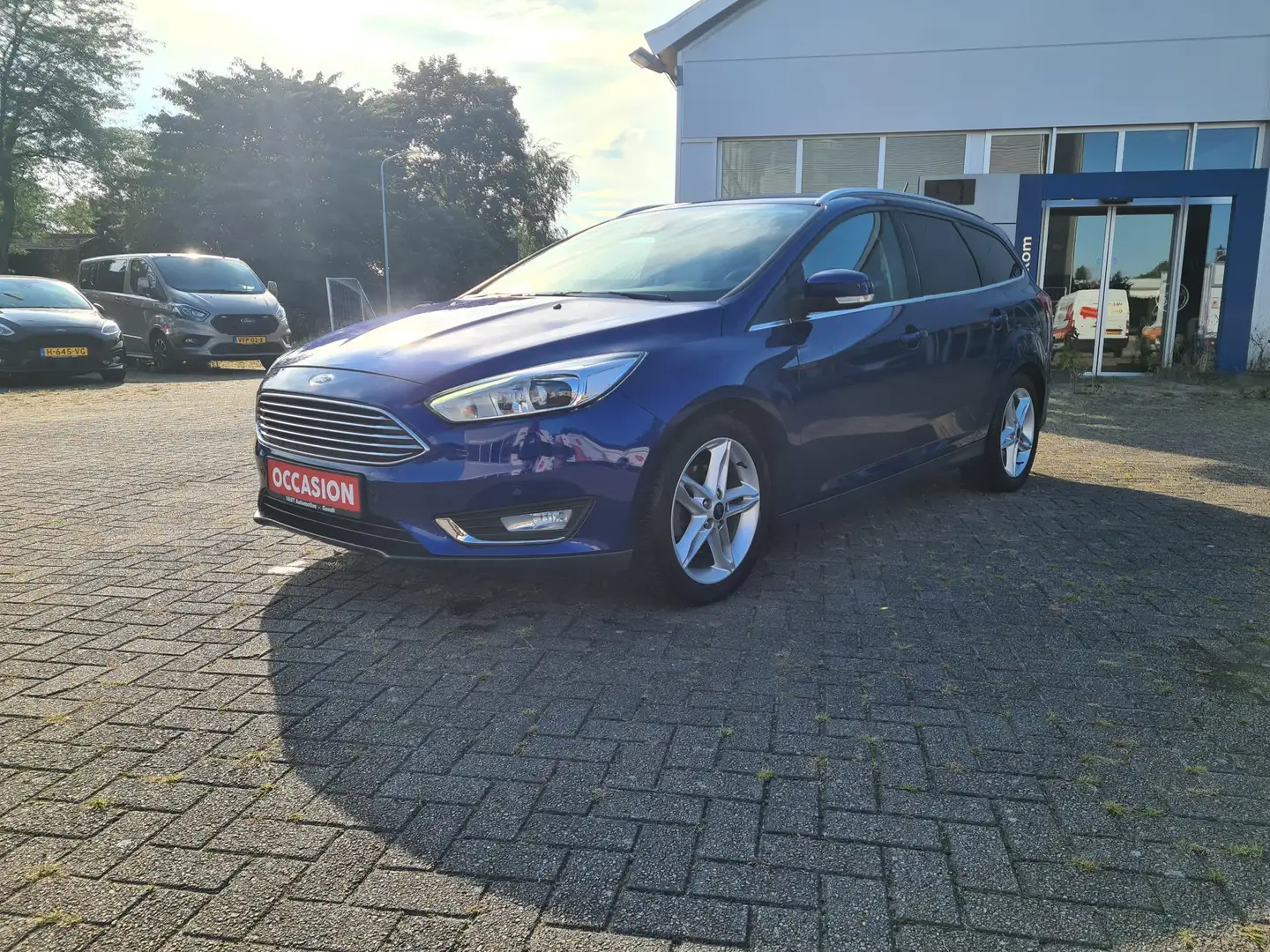 Ford Focus Wagon 1.5 Titanium Blauw - 1
