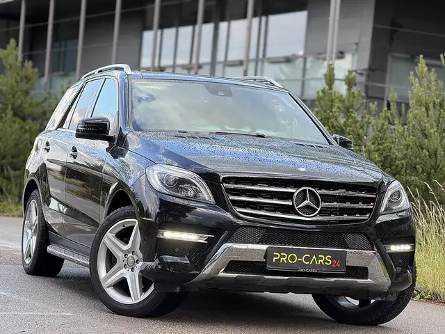 Mercedes-Benz ML 250 BlueTEC // 4MATIC // AMG-Line // PANORAMA