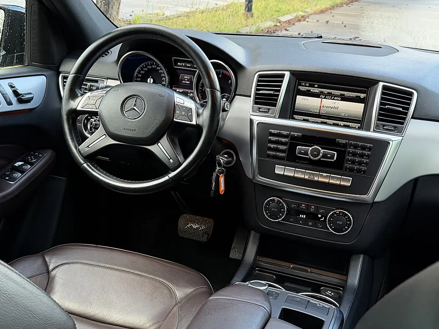 Mercedes-Benz ML 250 BlueTEC // 4MATIC // AMG-Line // PANORAMA Schwarz - 2