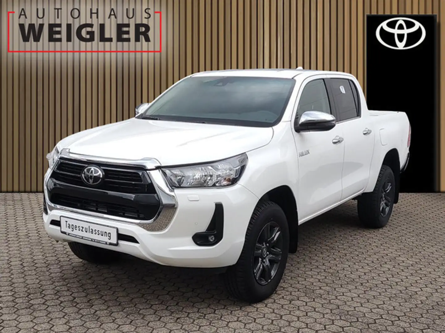 Toyota Hilux 2.8 DC Comfort 4x4 Navi,PDC v+h,Safety Weiß - 1