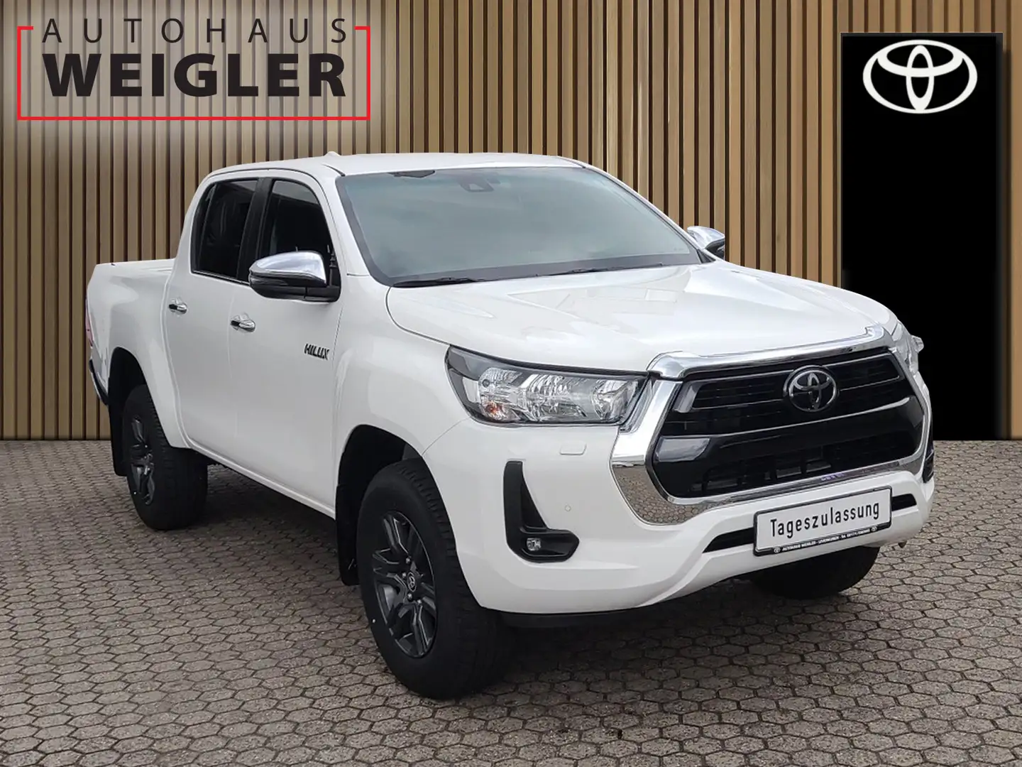 Toyota Hilux 2.8 DC Comfort 4x4 Navi,PDC v+h,Safety Weiß - 2