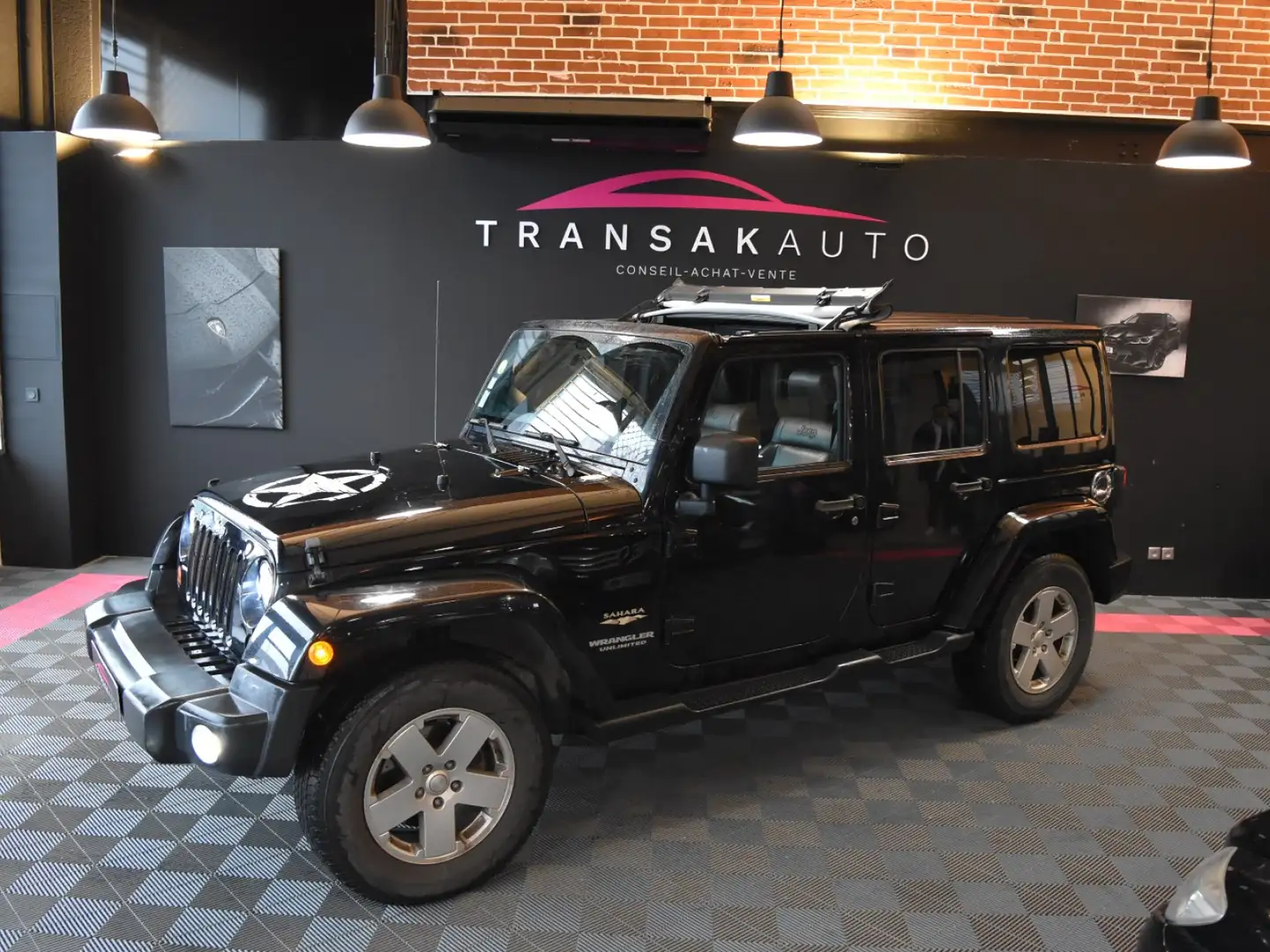Jeep Wrangler Unlimited Sahara A Zwart - 1