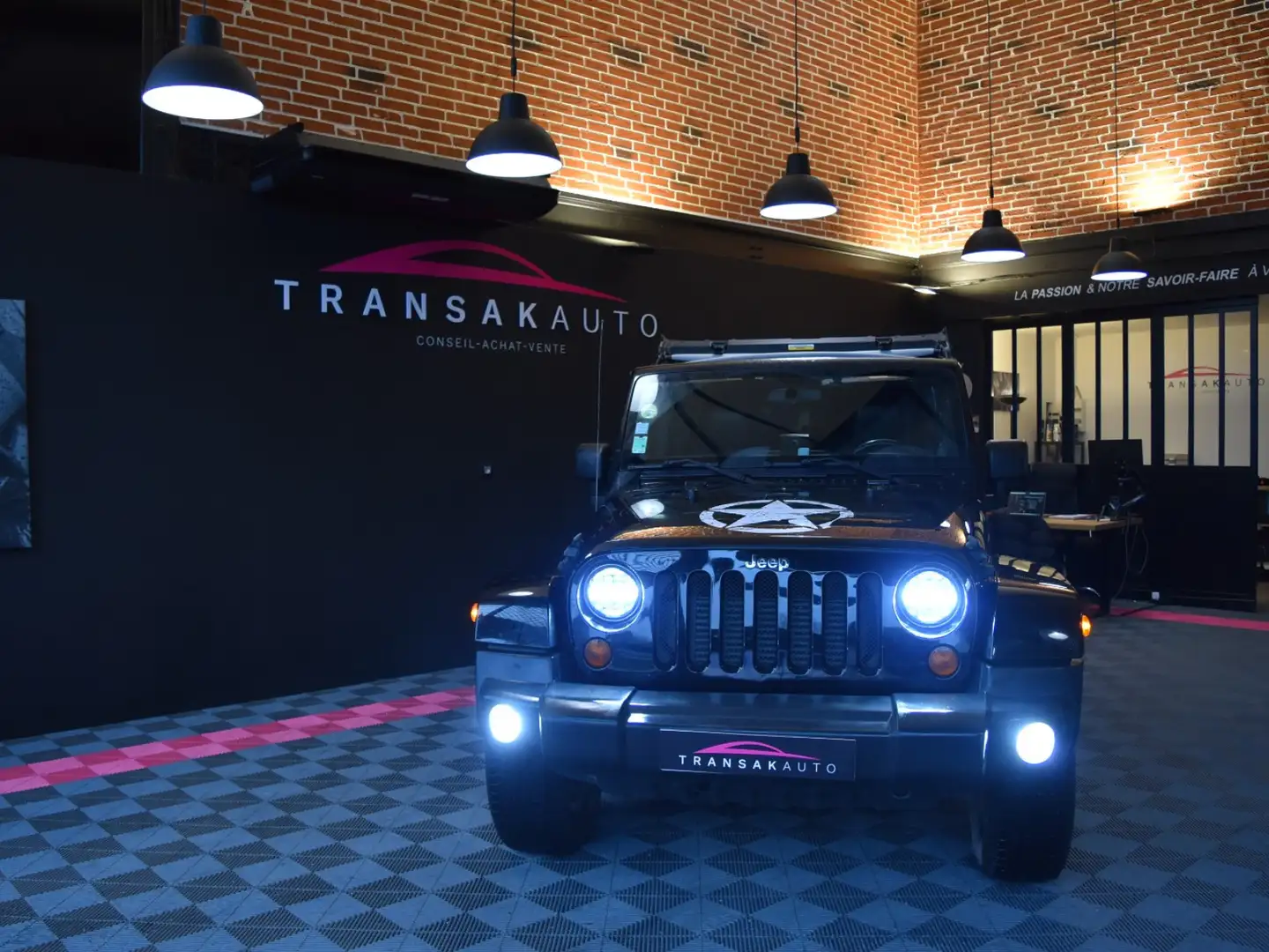 Jeep Wrangler Unlimited Sahara A Zwart - 2